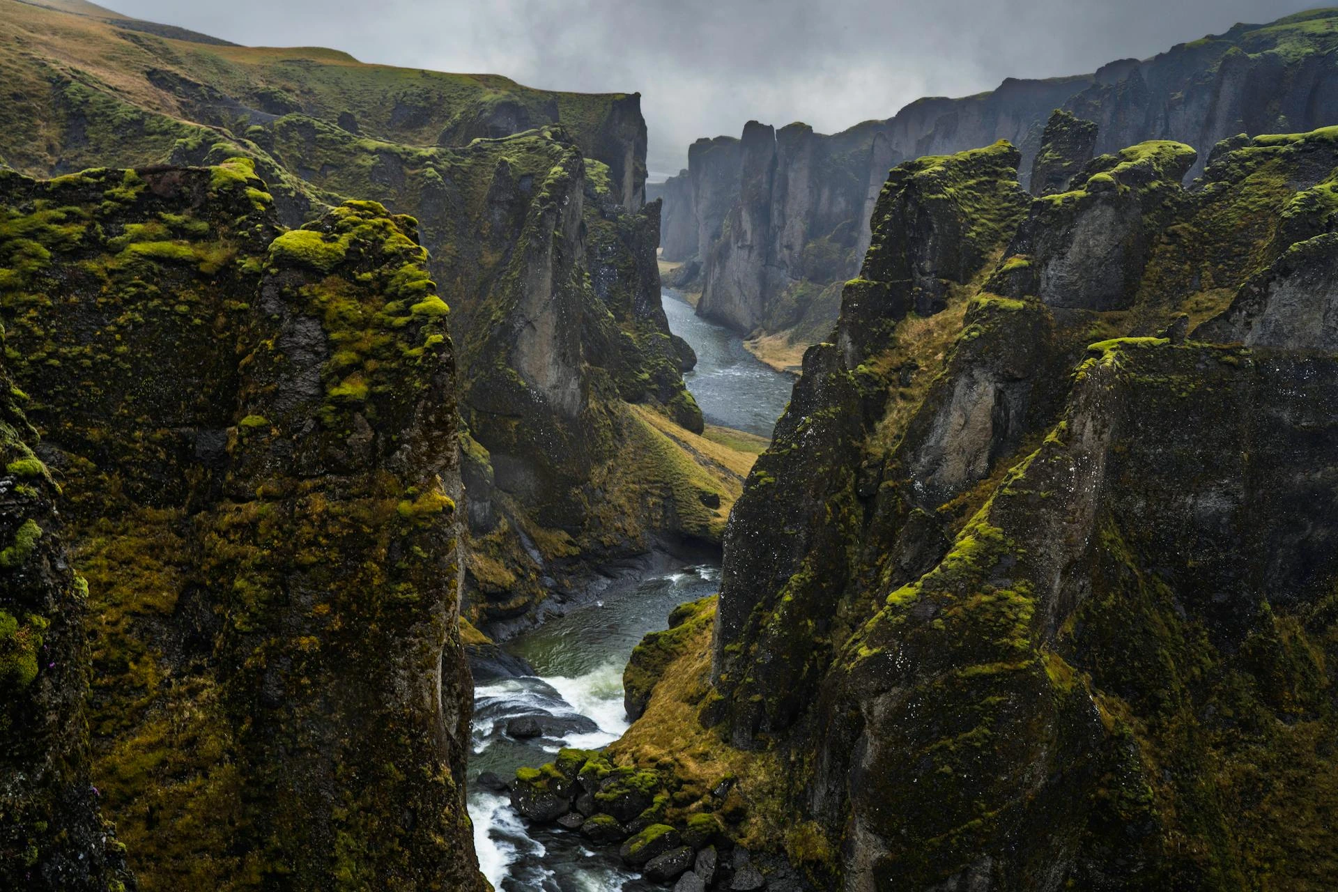 Fjadrargljufur Canyon på Island