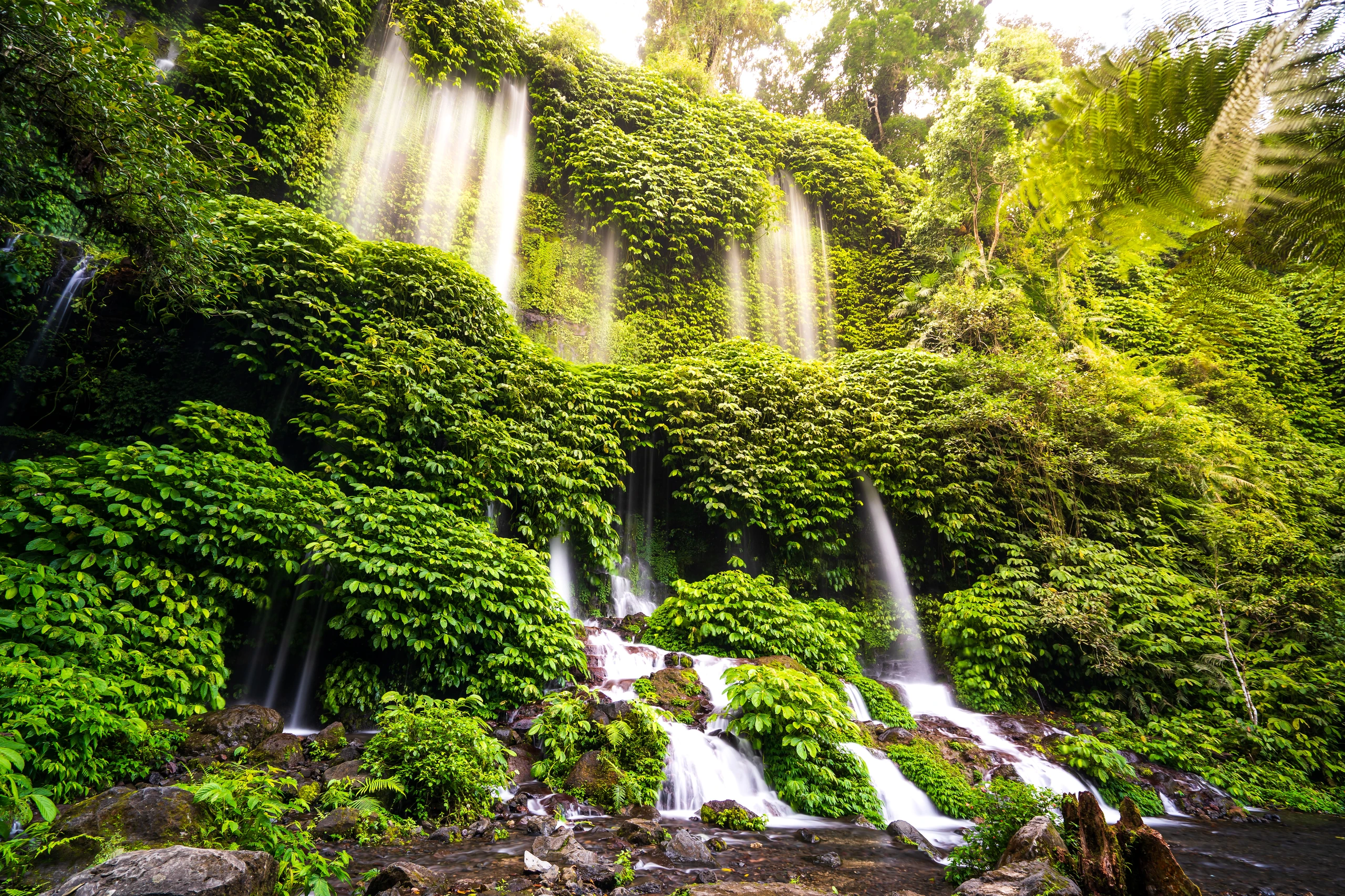 Vattenfallet Benang Kelambu, Indonesien