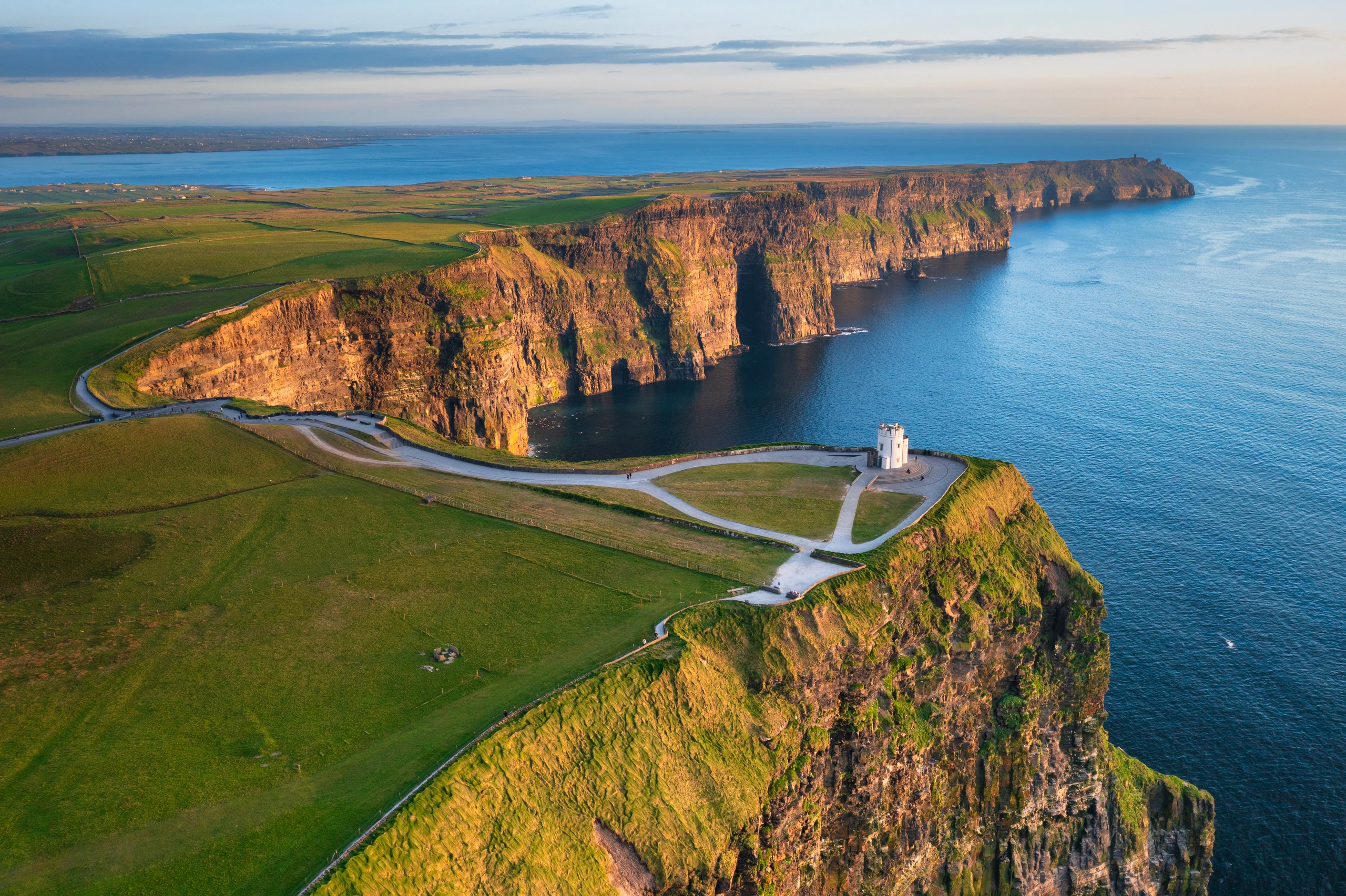Flygfoto av Cliffs of Moher, County Clare, Irland