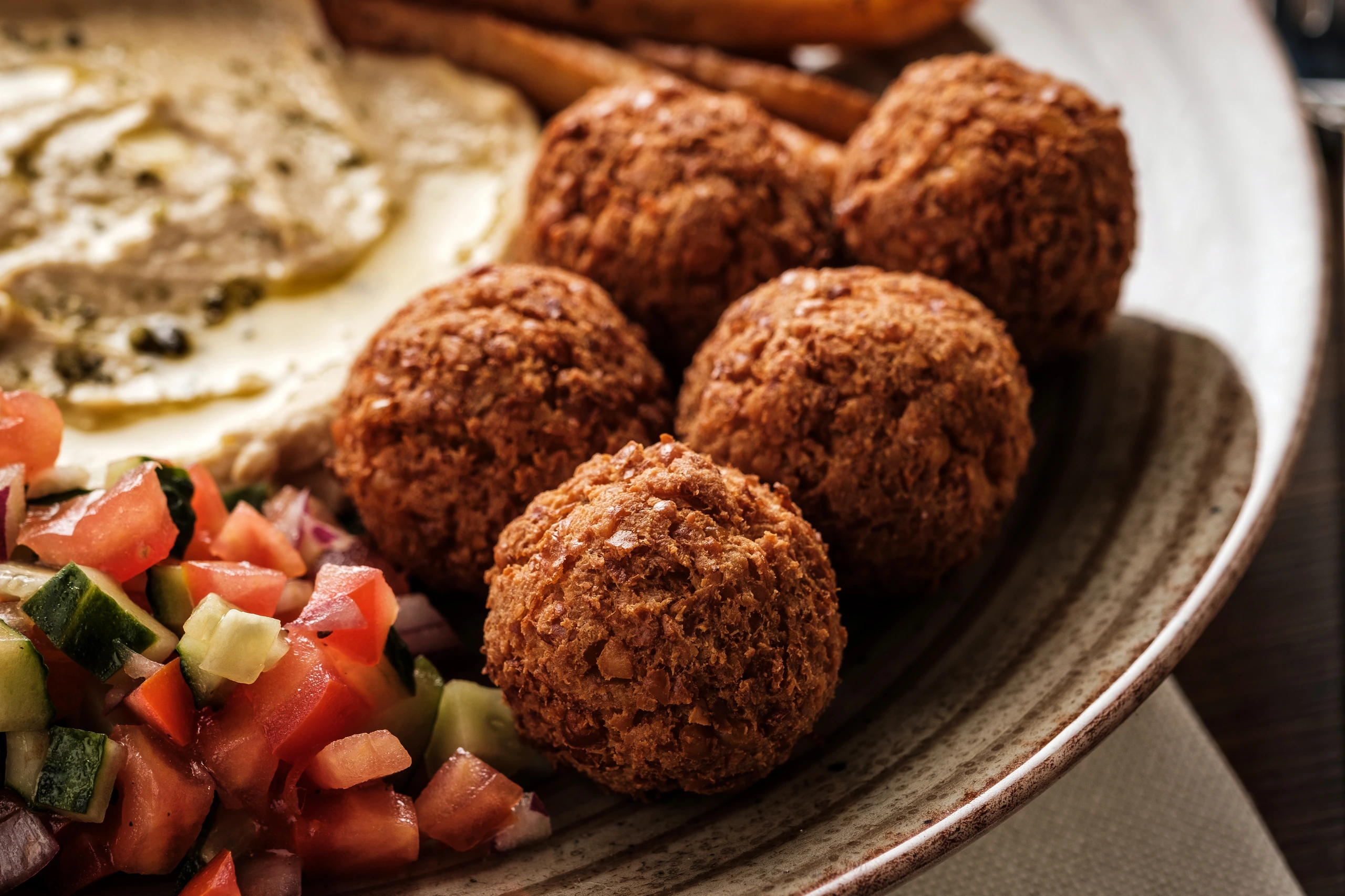 Falafel med sallad och hummus, Israel