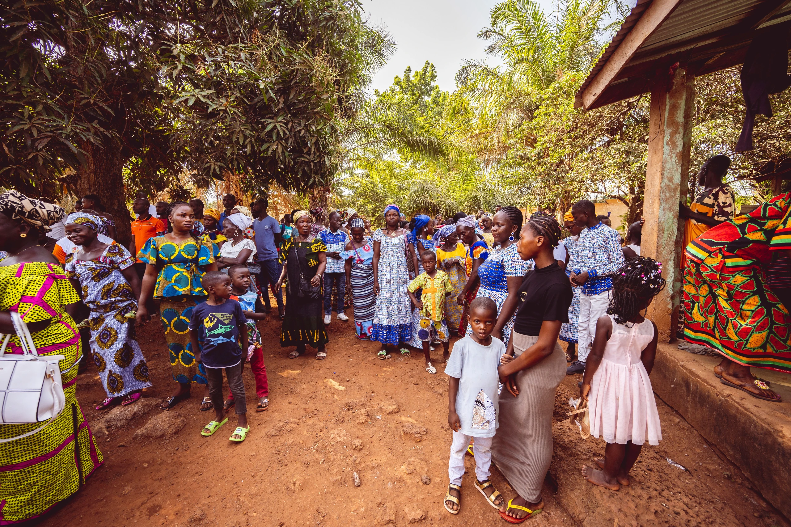 Traditionellt klädda i Abidjan, Elfenbenskusten