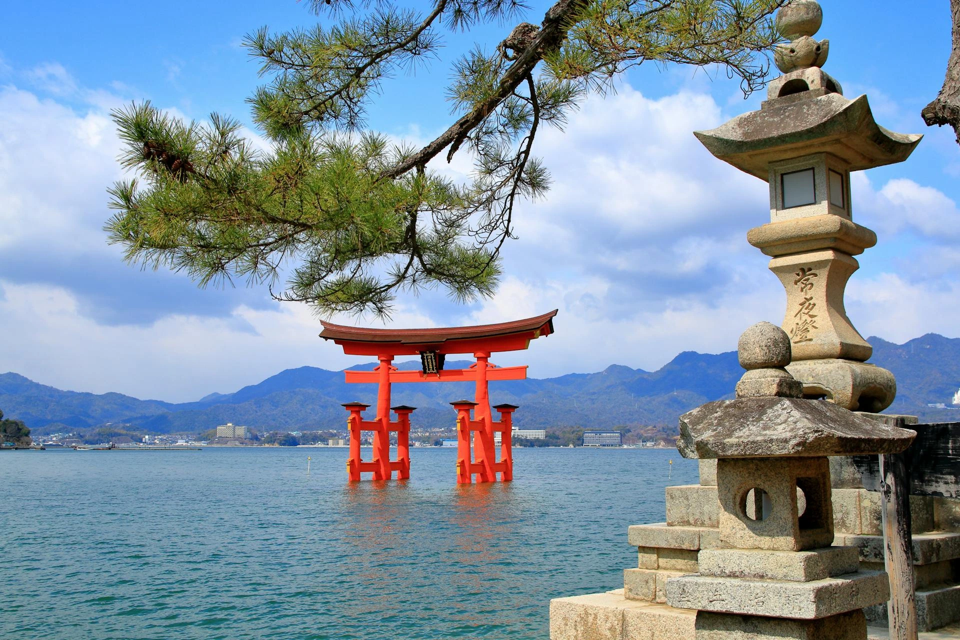 Itsukushima Shrine, torii-porten, Japan