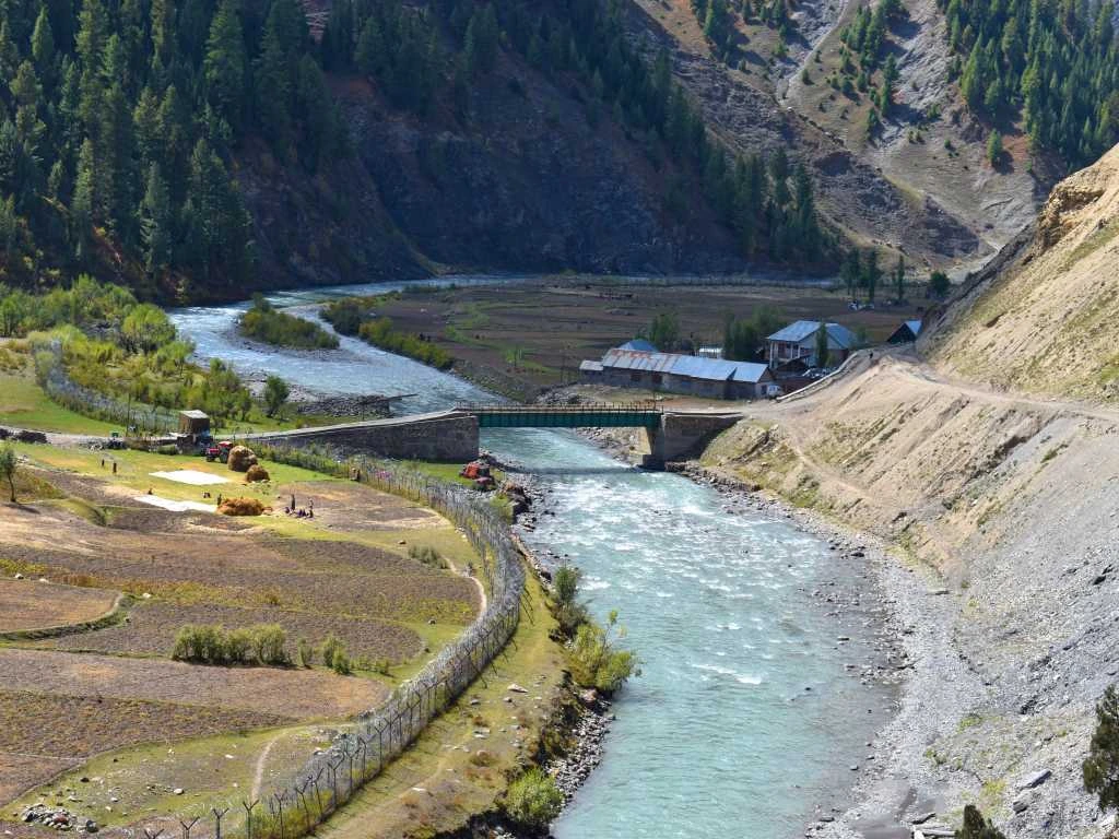 Flodutsikt från Gurez-Tulail Valley, Kashmir
