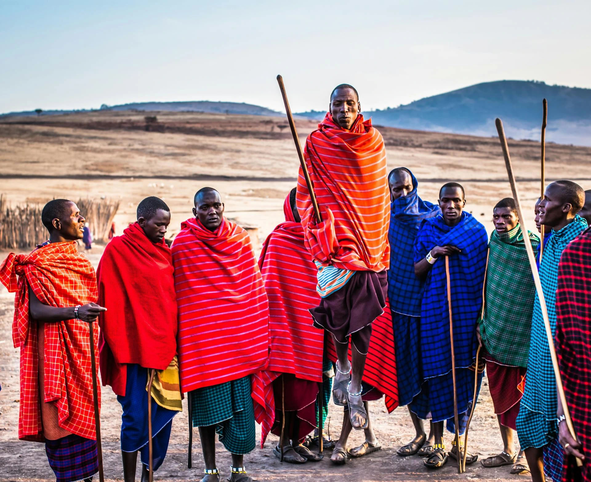 Män med sjalar i Kenya