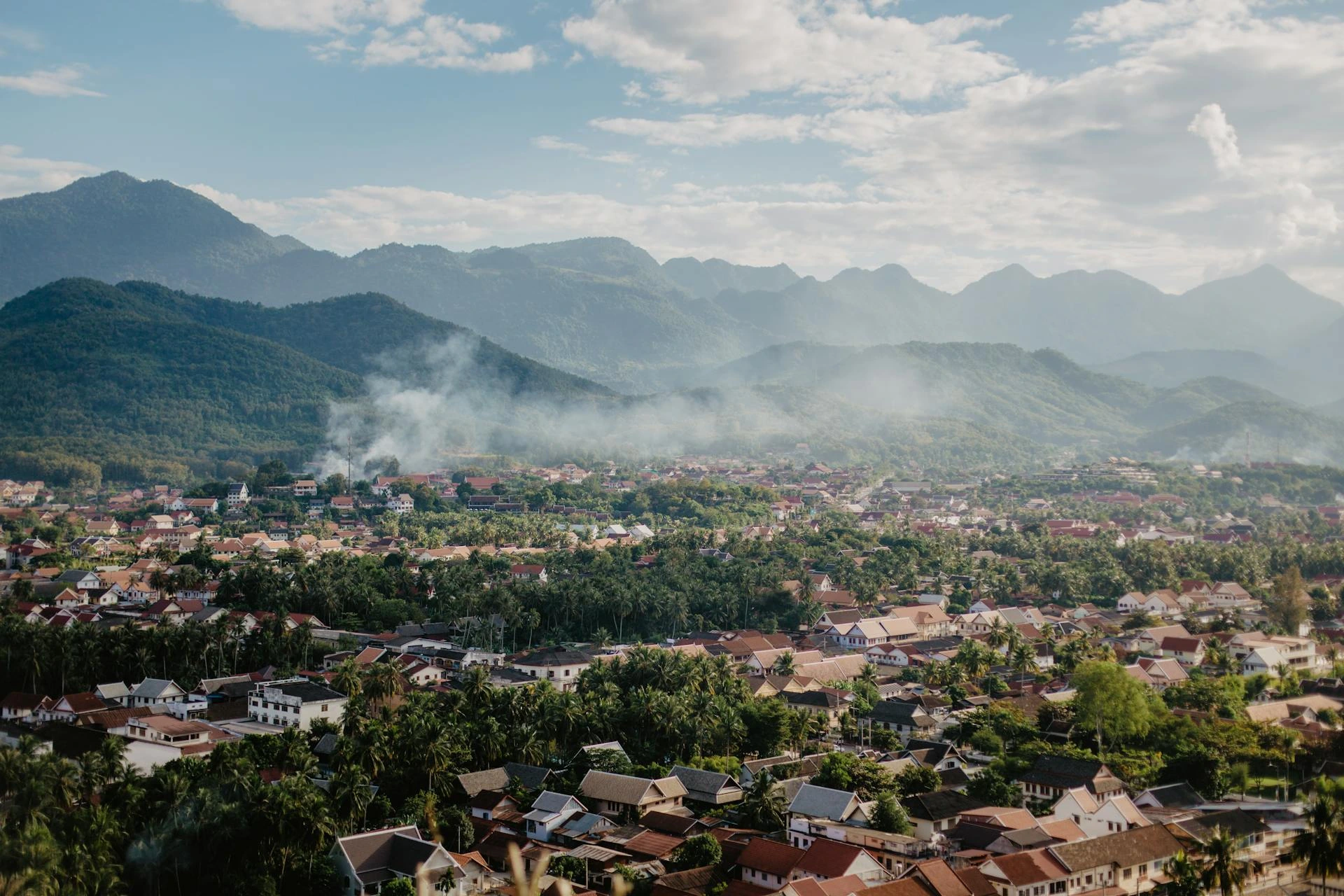 By i dalgången omgiven av berg, Laos