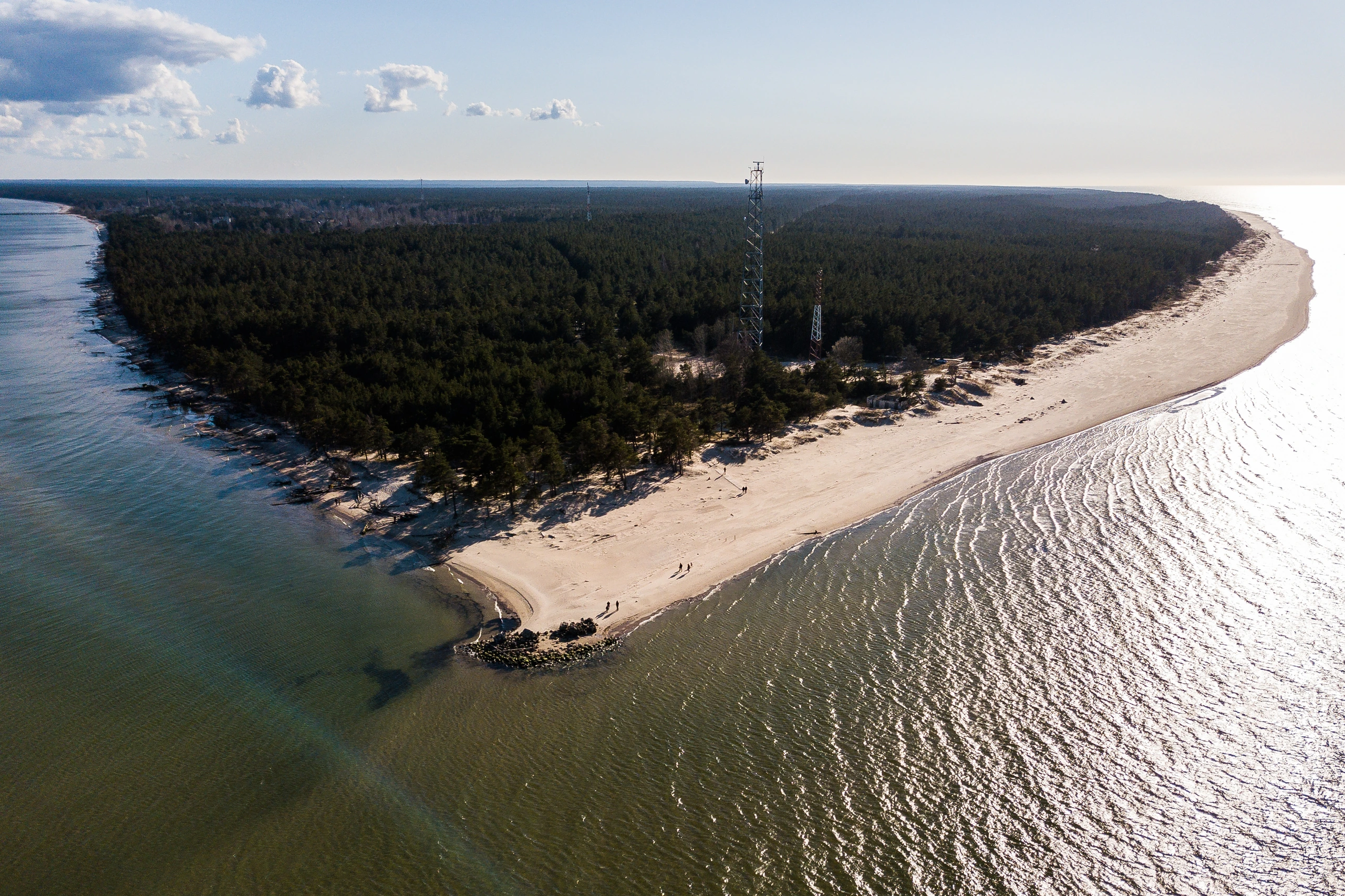 Flygfoto över Kolka och Östersjön, Lettland