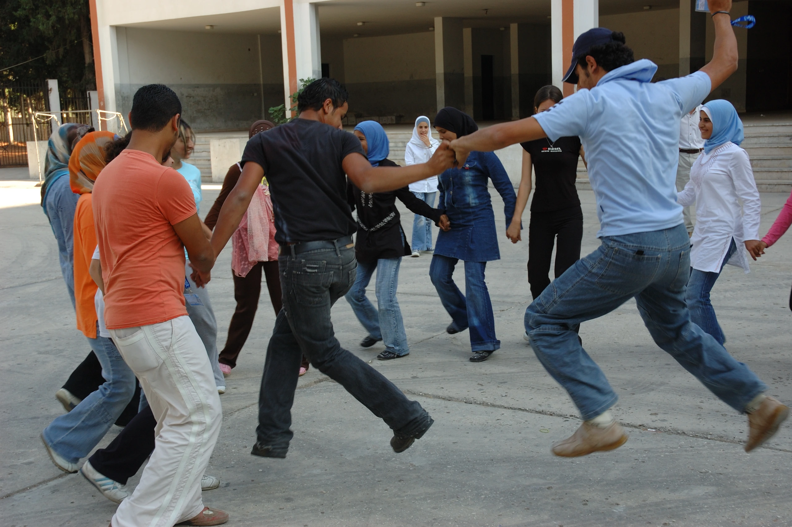 En dansstund i Marwahin, Libanon