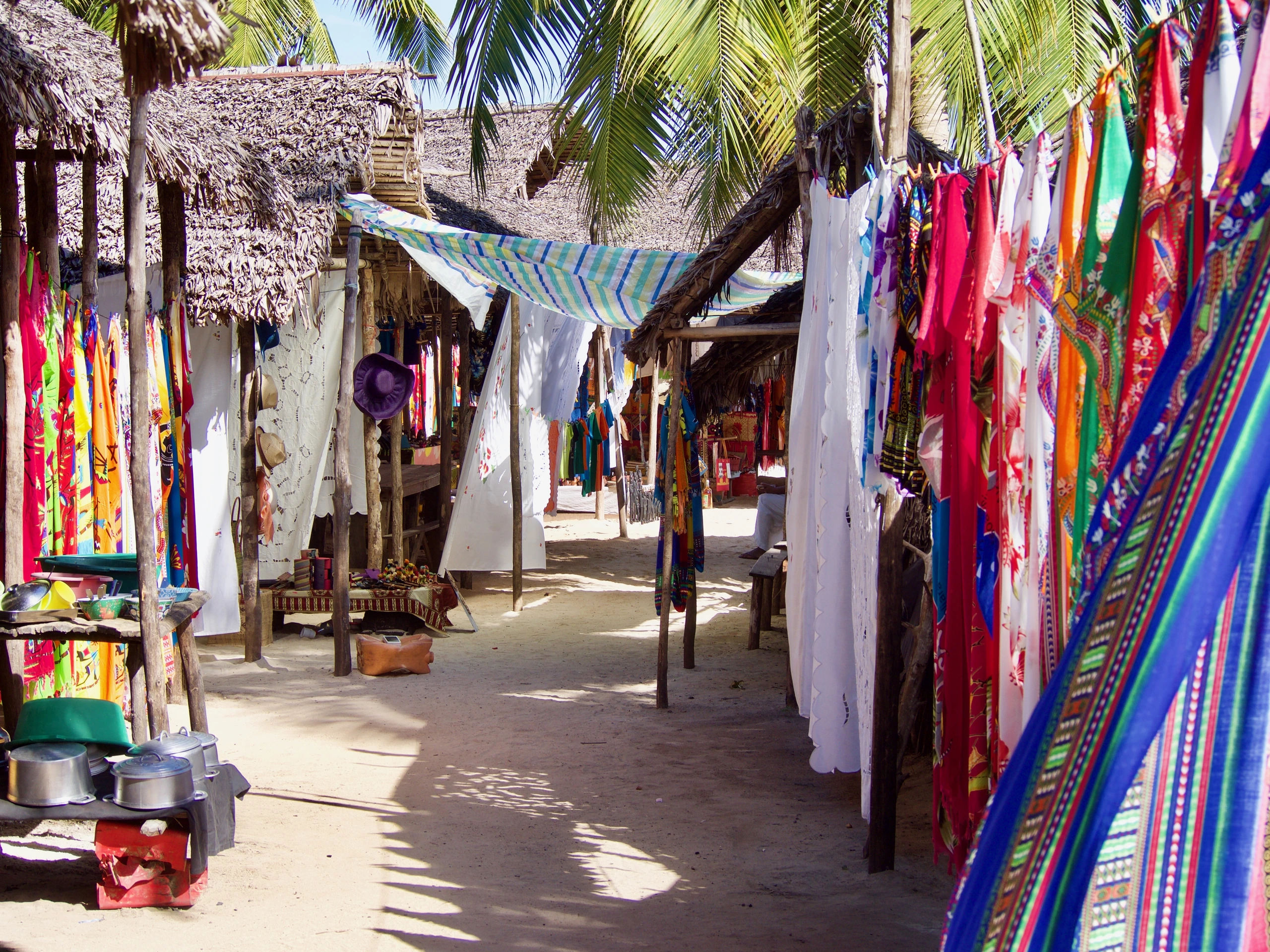 Hantverksmässiga marknaden Nosy Iranja, Madagaskar