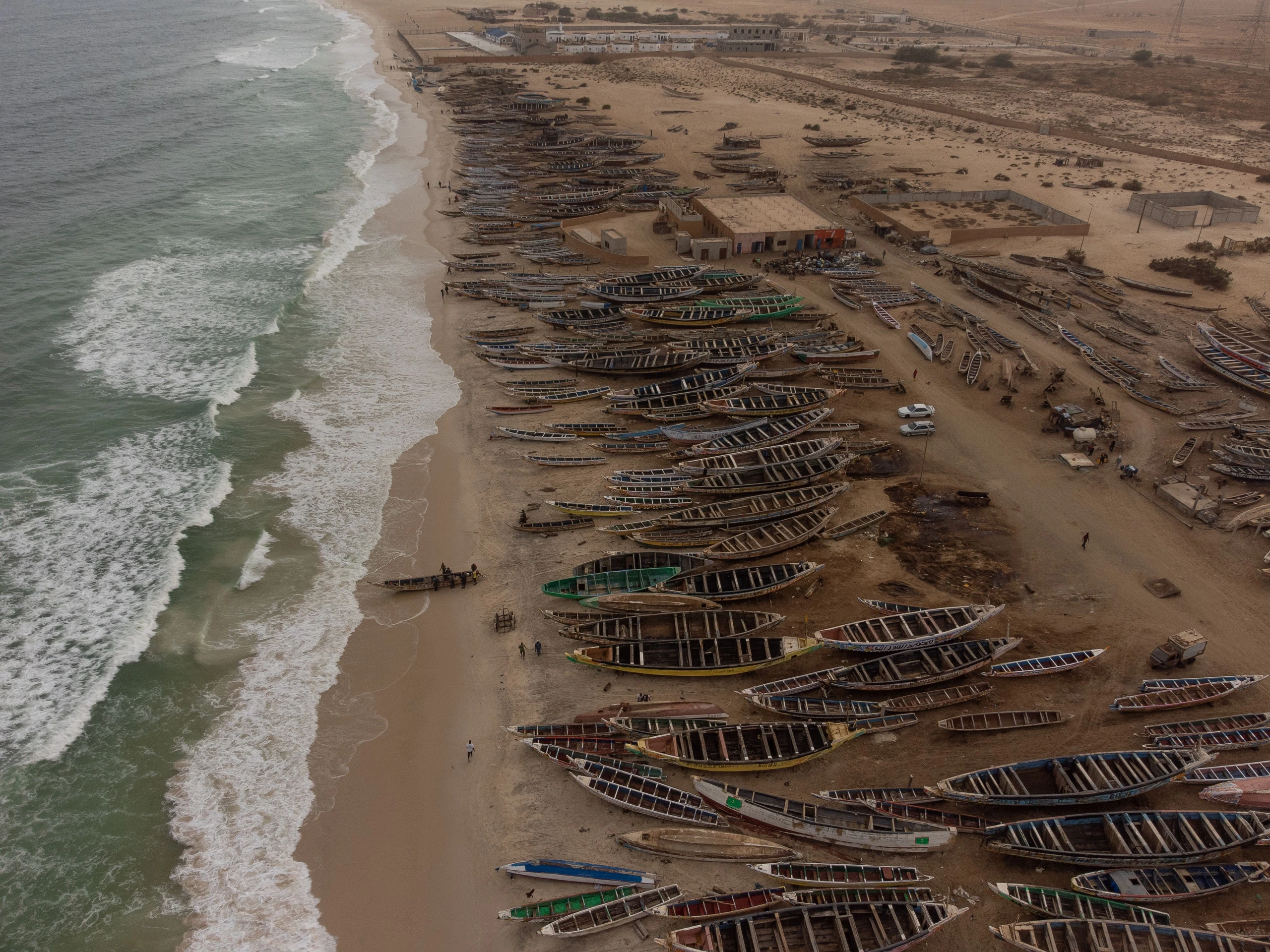 Flygfoto av träbåtar i Nouakchott, Mauretanien