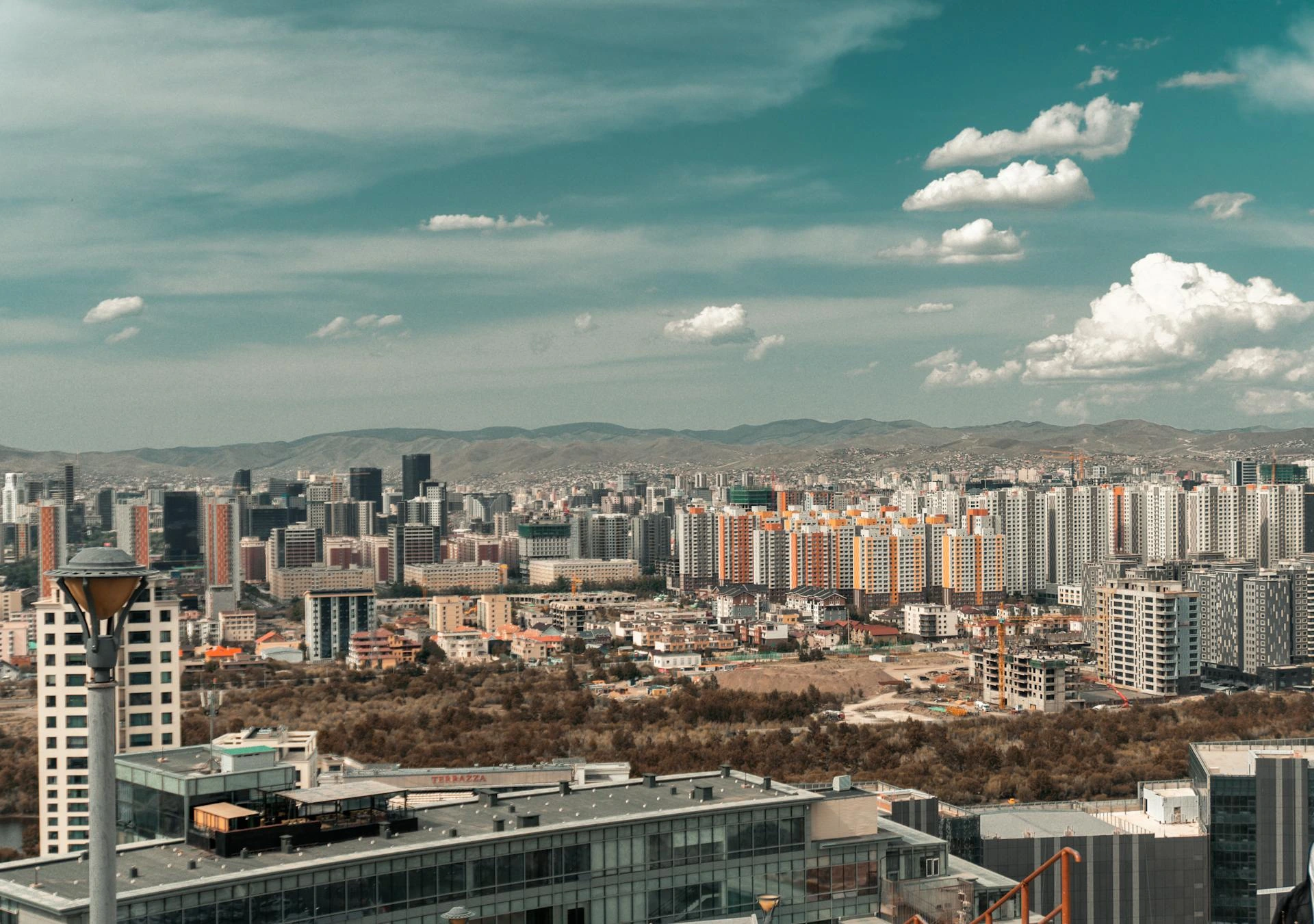 Flygfoto av stad i Mongoliet