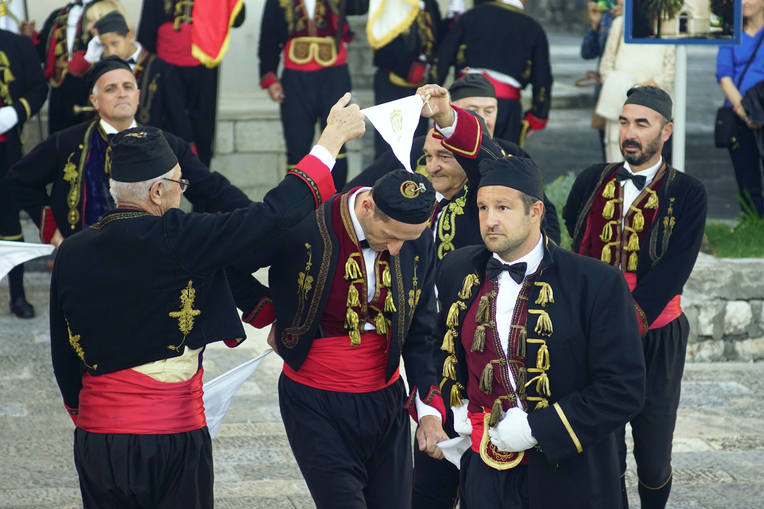 Traditionell kolo-dans i Herceg Novi, Montenegro