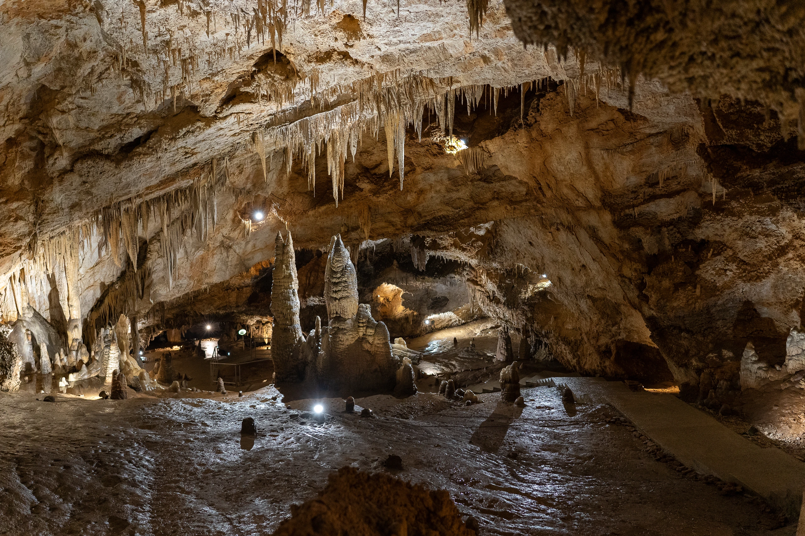 Inuti Lipa Cave, Montenegro