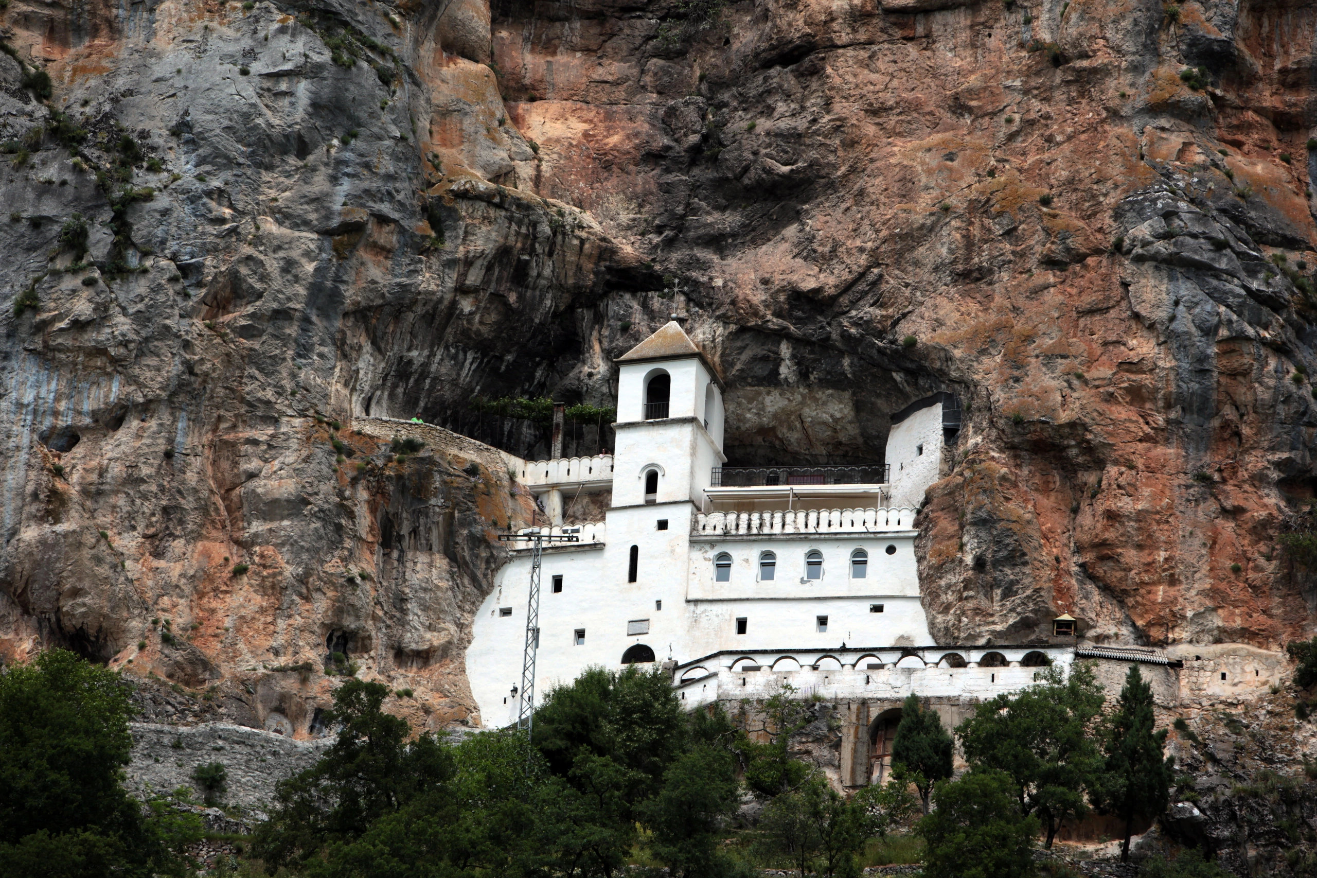Ostrog kloster på berget, Montenegro