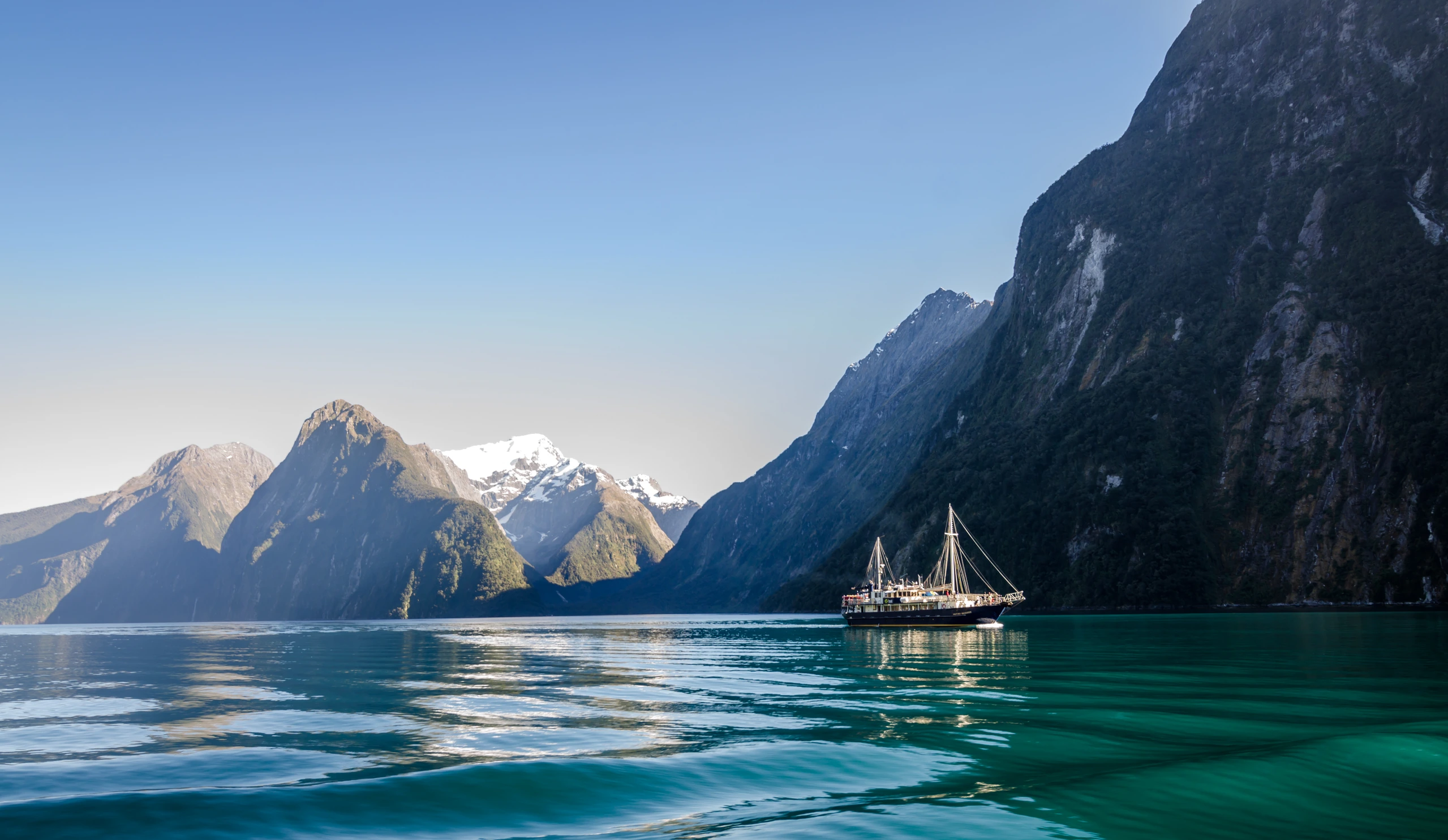 Milford Sound med kryssningsfartyg, Nya Zeeland