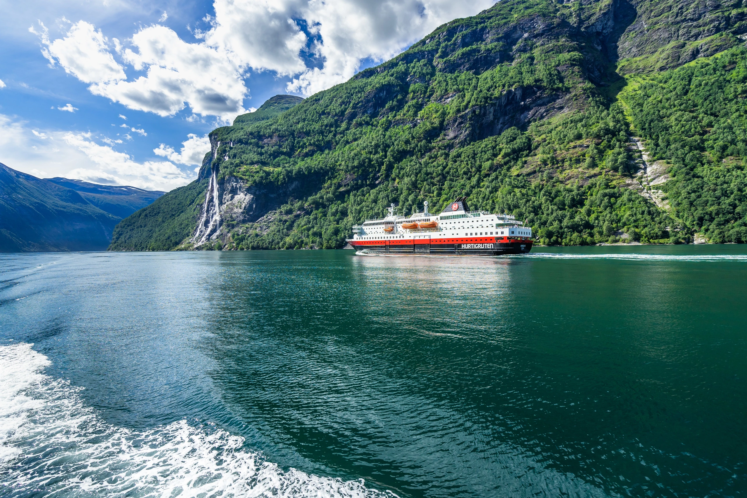 Hurtigruten på Geirangerfjorden, Norge
