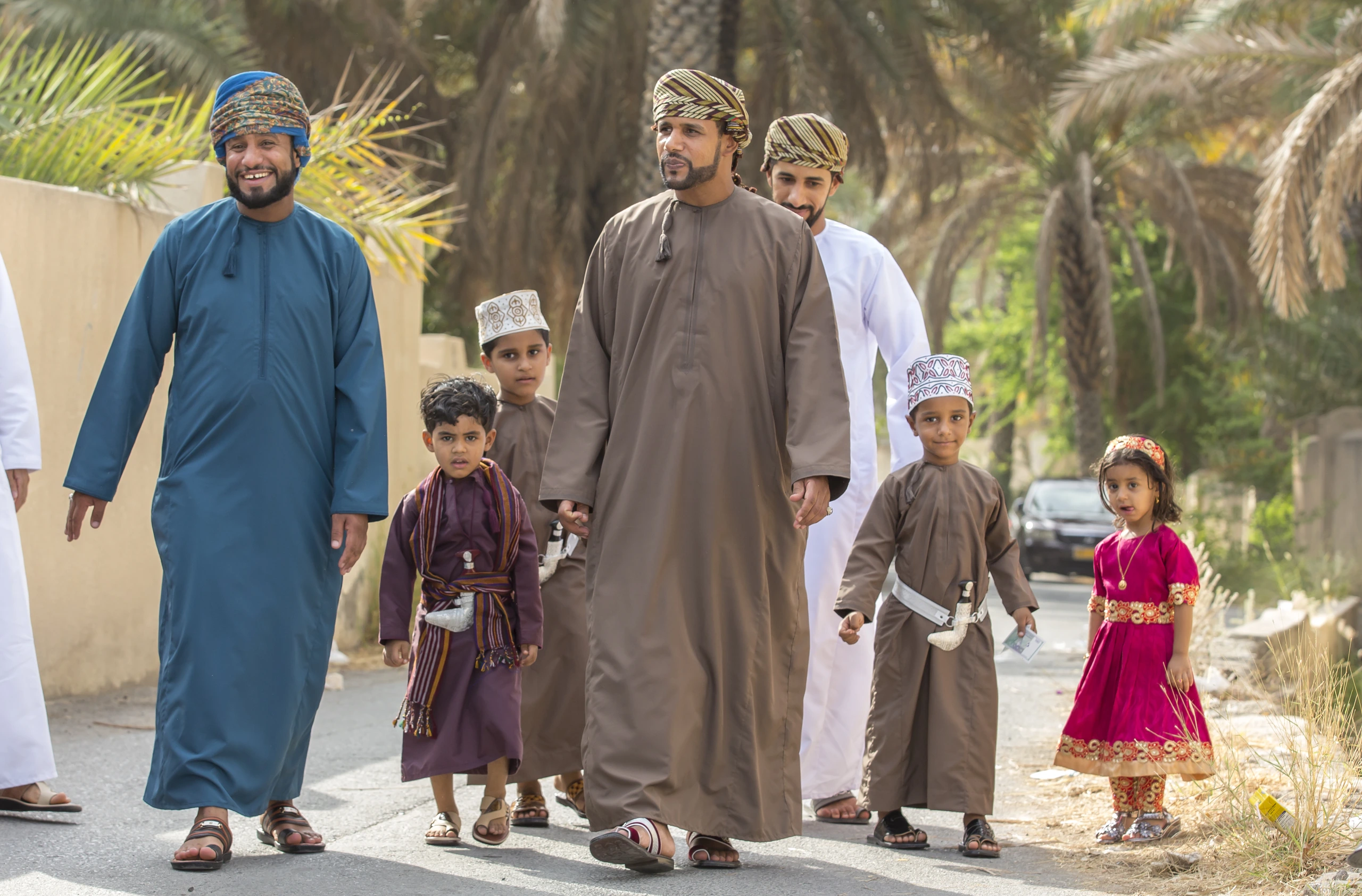 Gatumarknad för barn i Oman på Eid