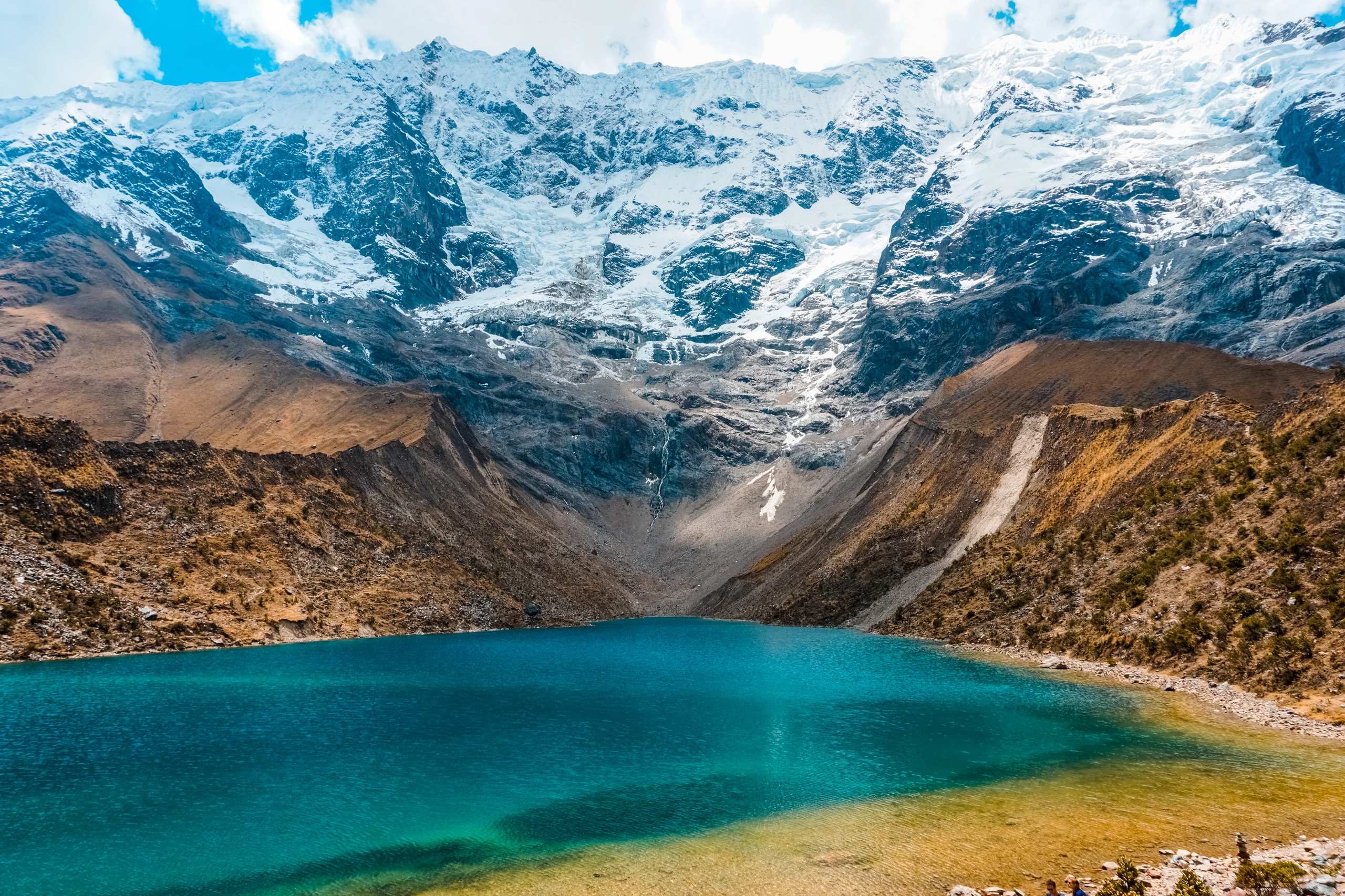 Humantay Lake med snöiga berg, Cusco, Peru