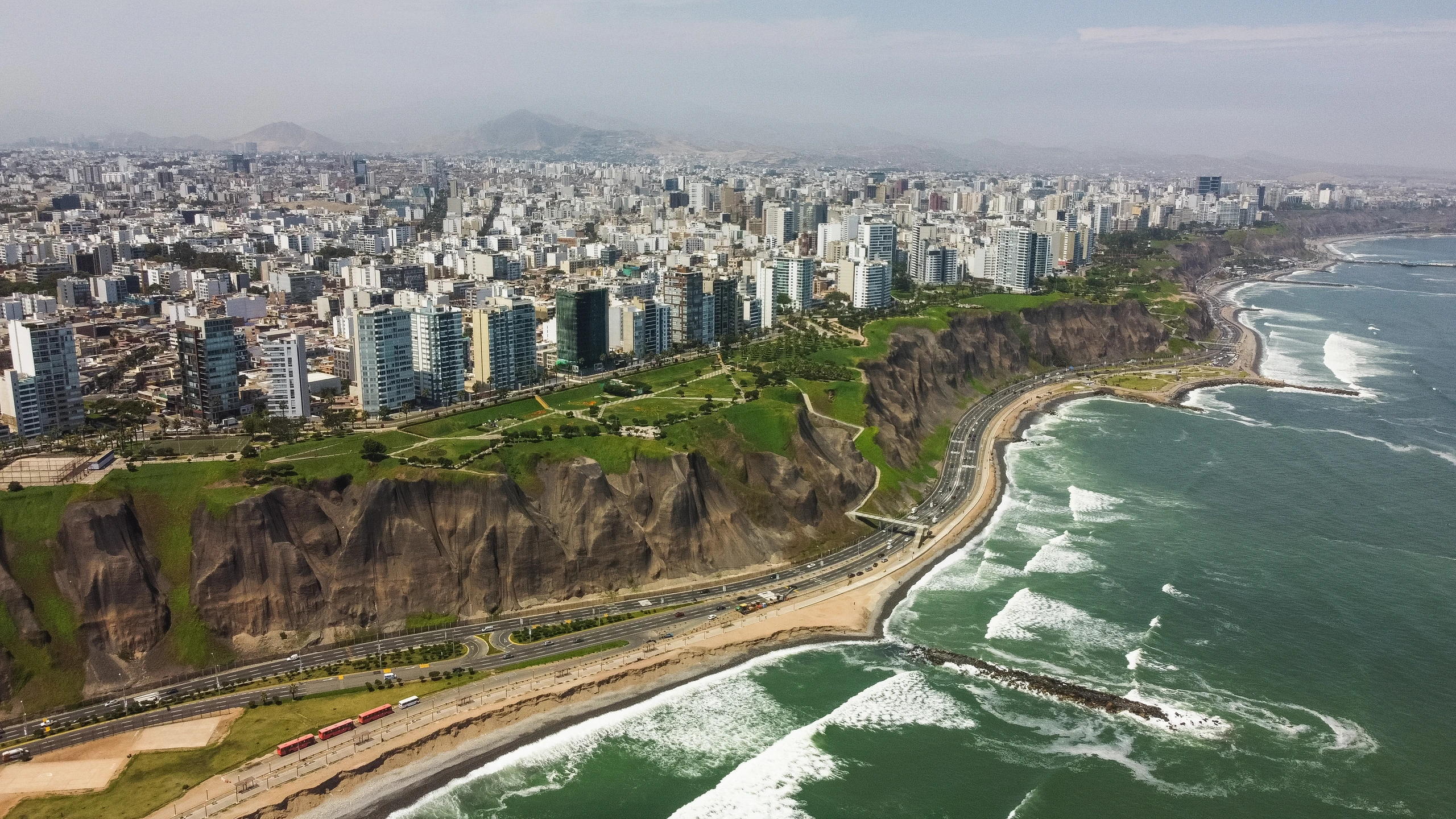 Flygfoto över Lima från Miraflores, Peru