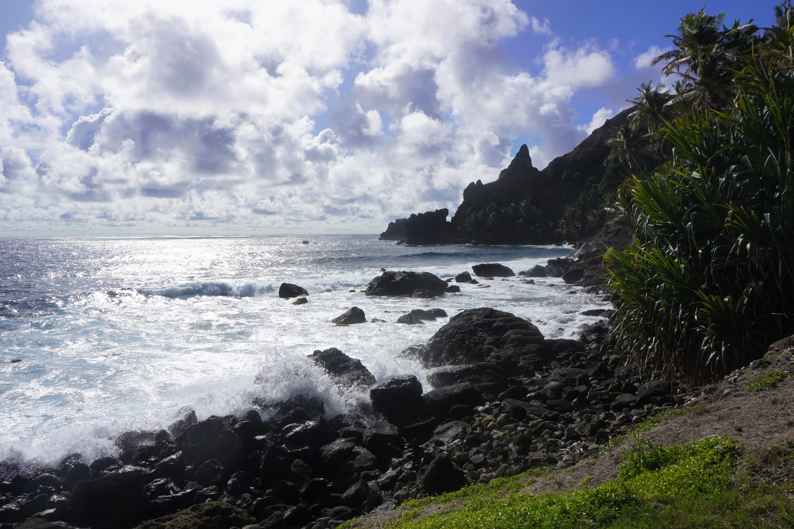 Rugged Bounty Bay, Pitcairn Island, Pitcairnöarna