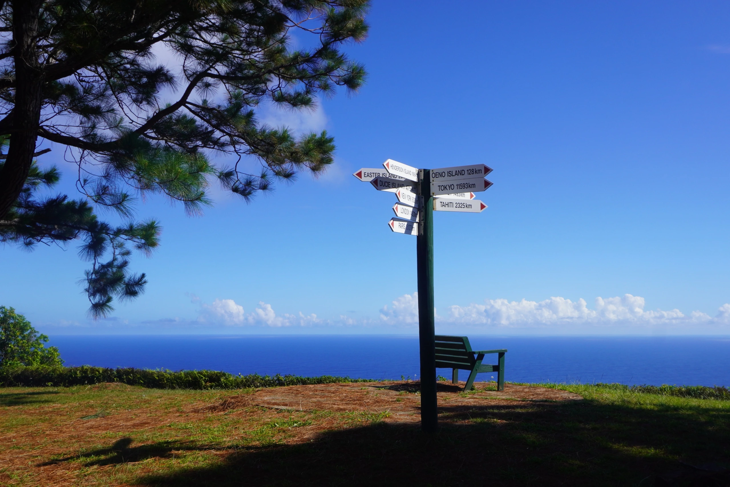 Utsikt över havet från Pitcairn Islands högsta punkt