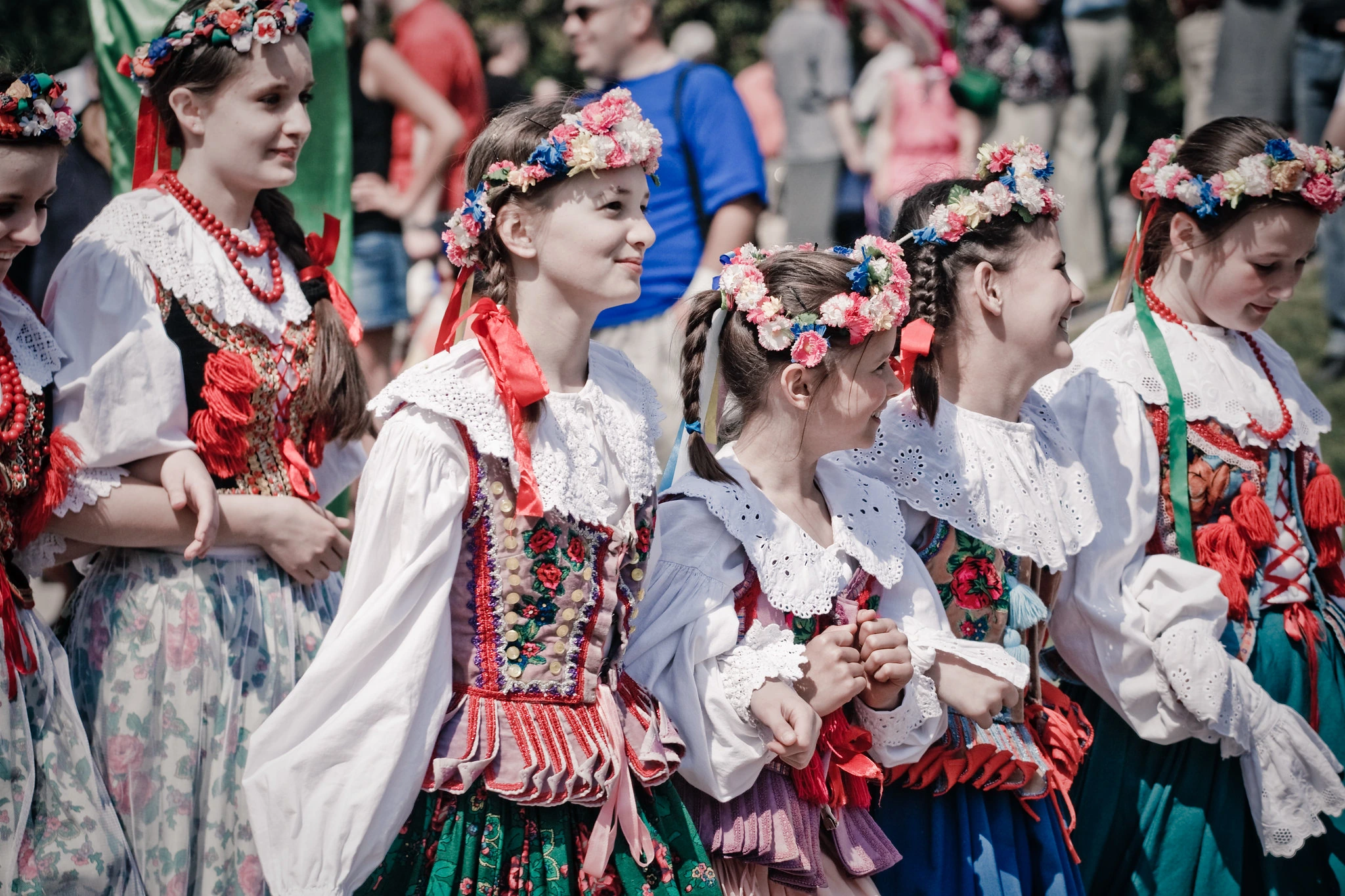 Flickor i traditionella polska folkdräkter, Polen