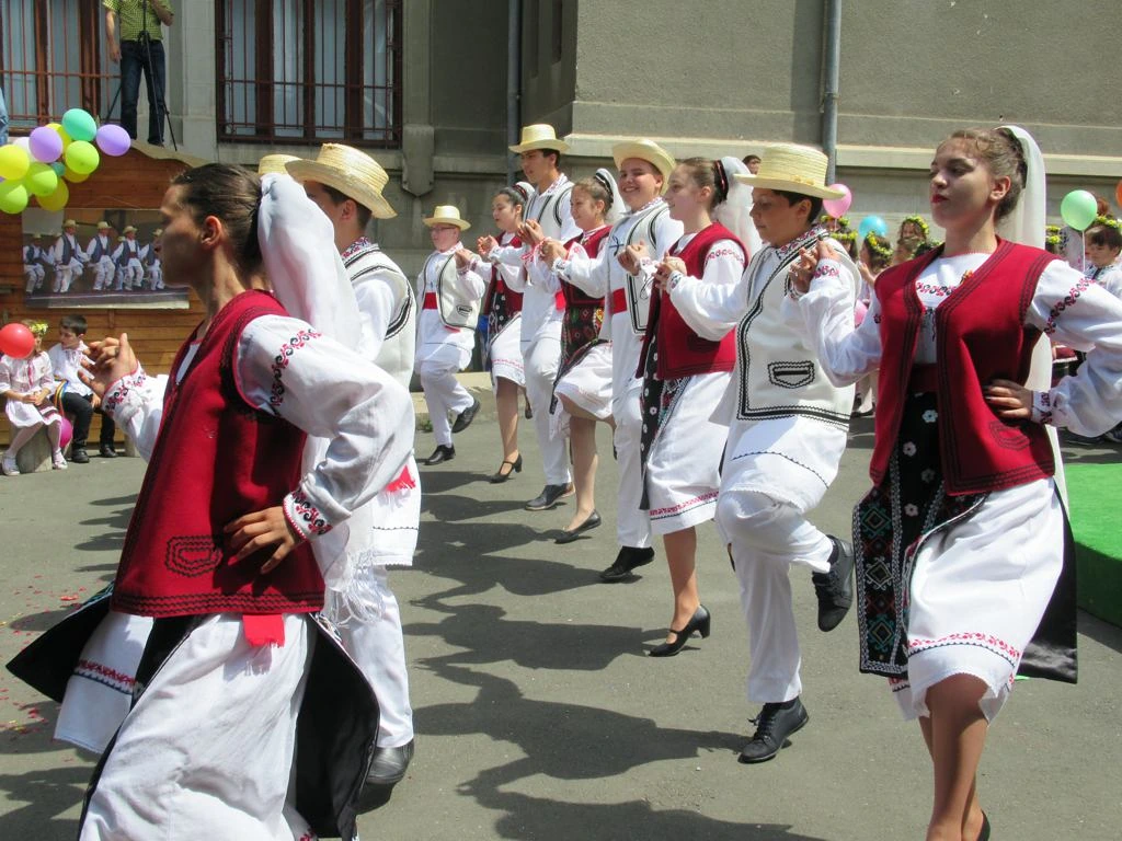 Rumänsk folkdans, Rumänien
