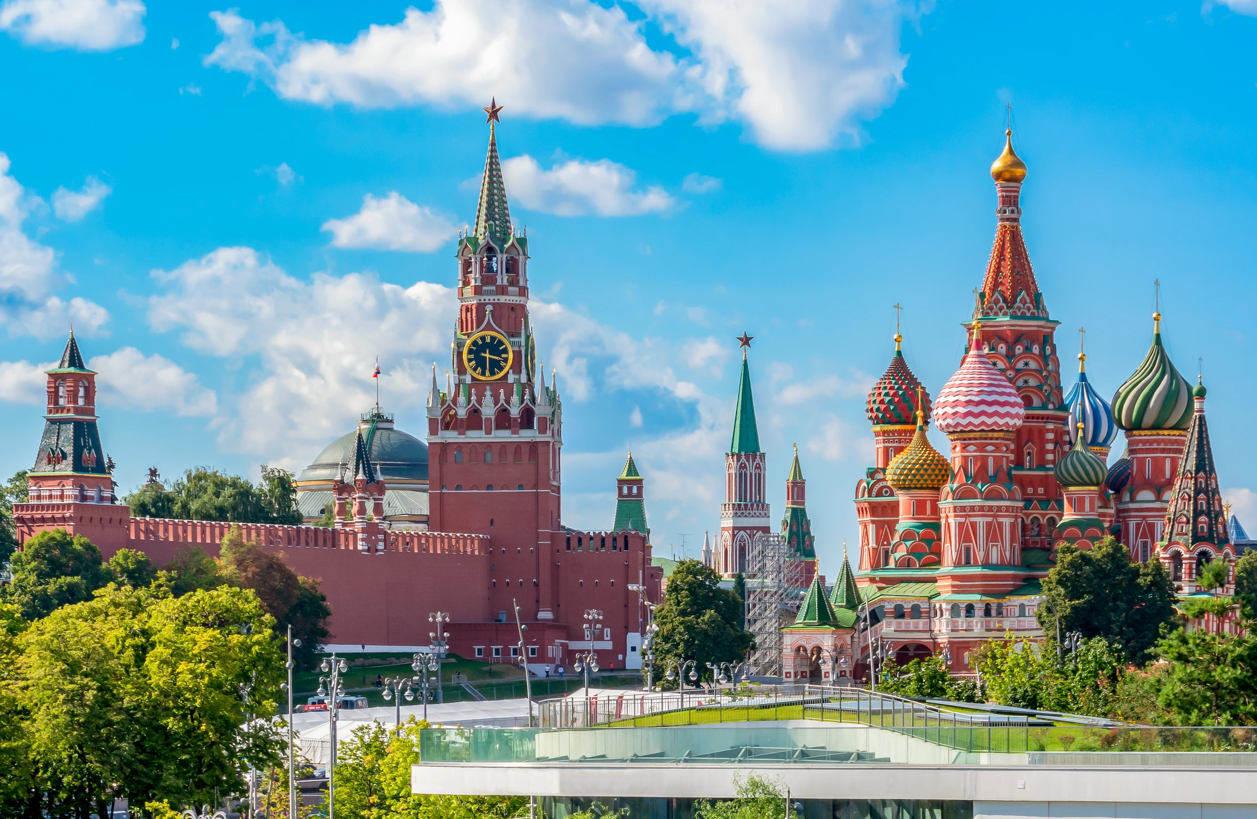 Moskvas skyline med Vasilijkatedralen, Ryssland