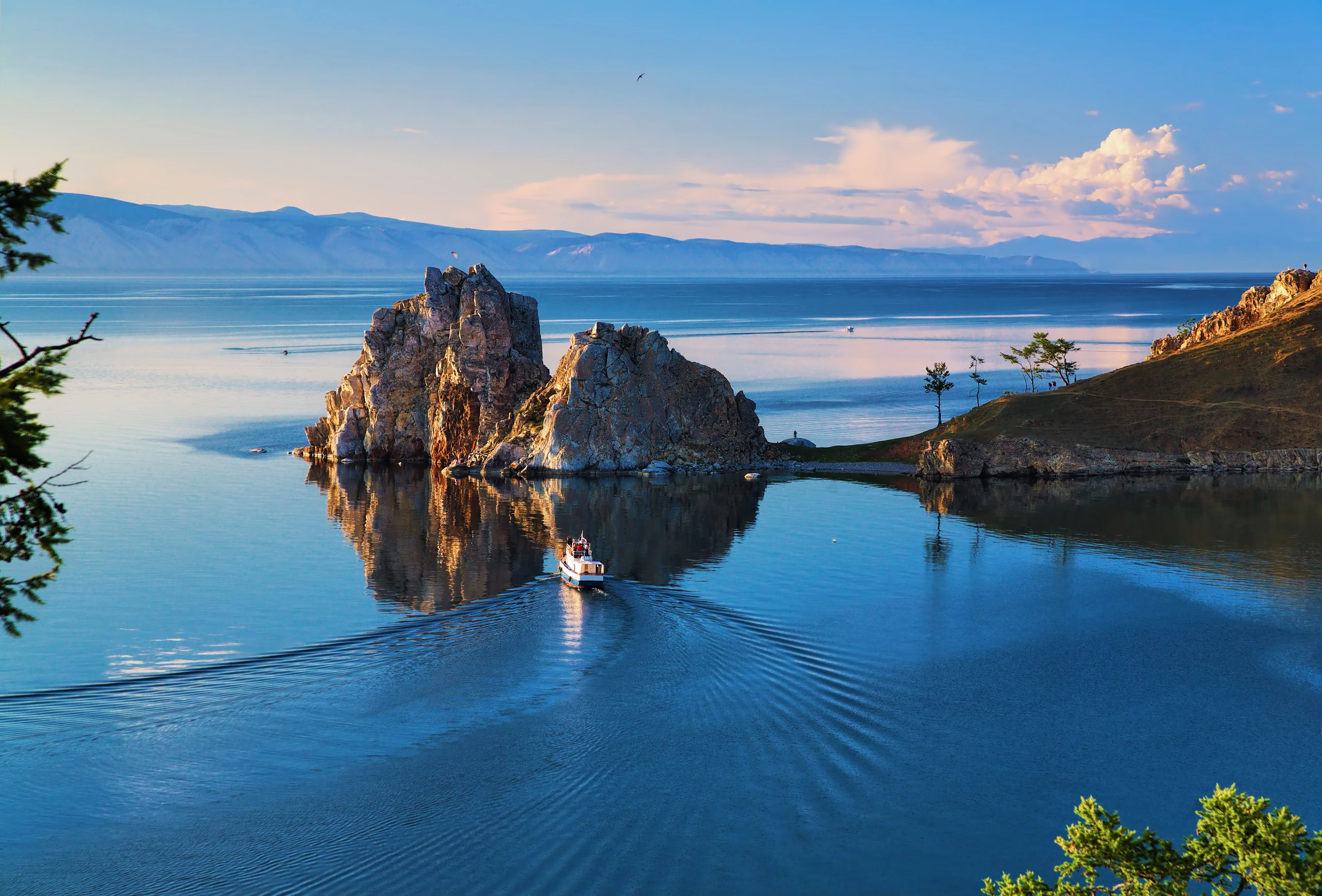 Burhan Cape och Shaman Rock, Baikal sjö, Ryssland
