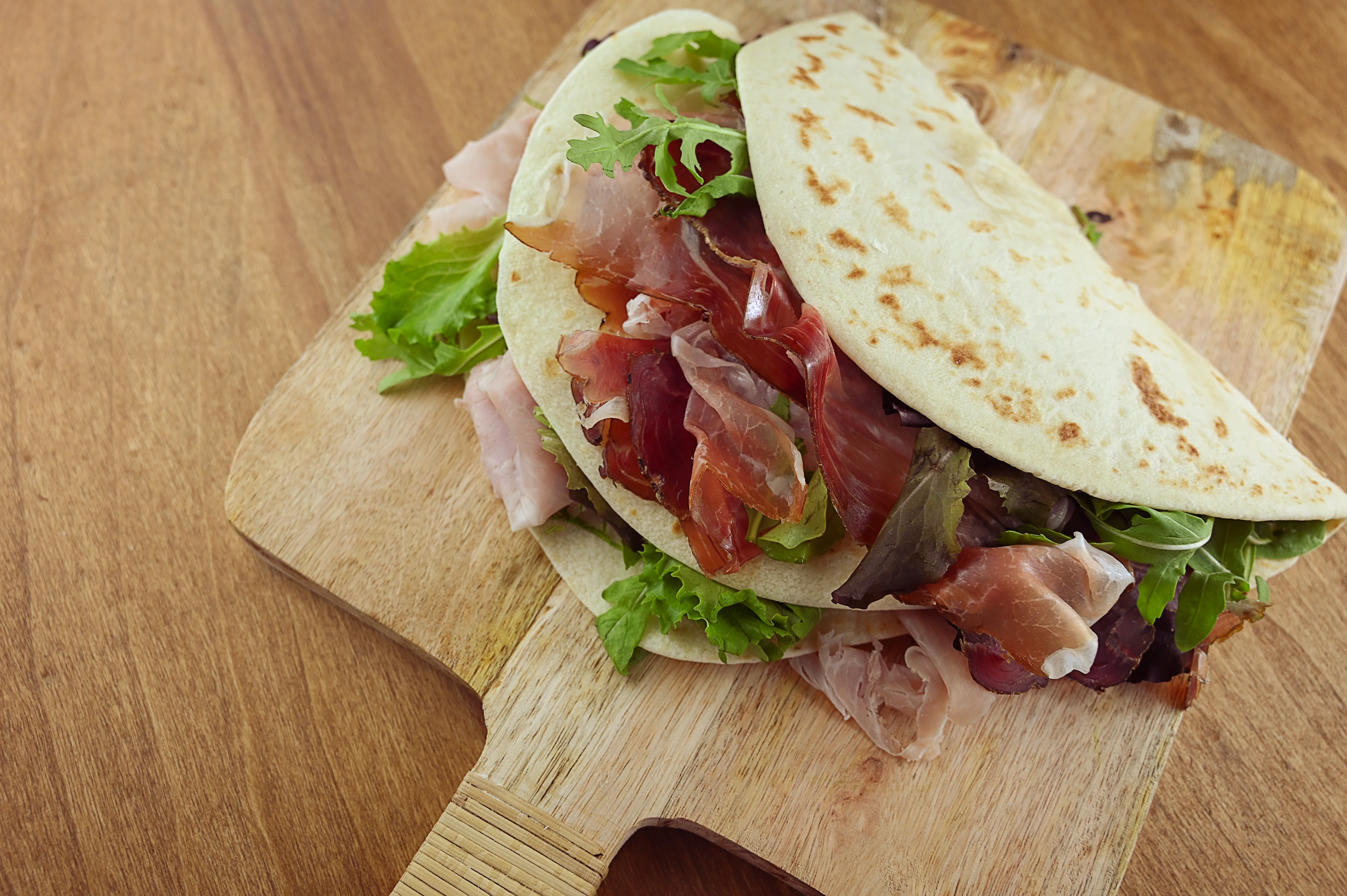 Piadina med skinka, ost och grönsaker, San Marino