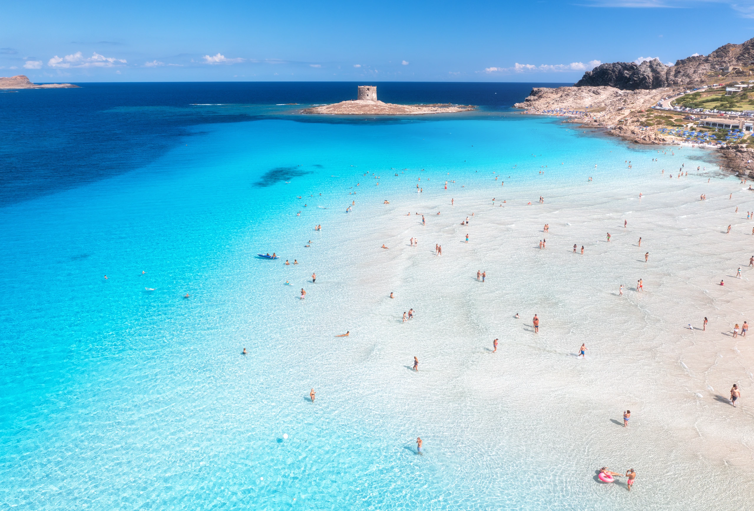 Flygfoto av La Pelosa strand, Stintino, Sardinien