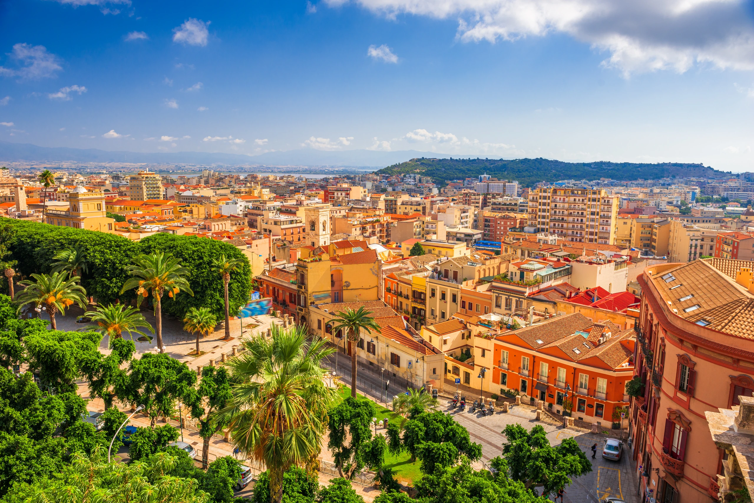 Cagliari i morgonsol, Sardinien