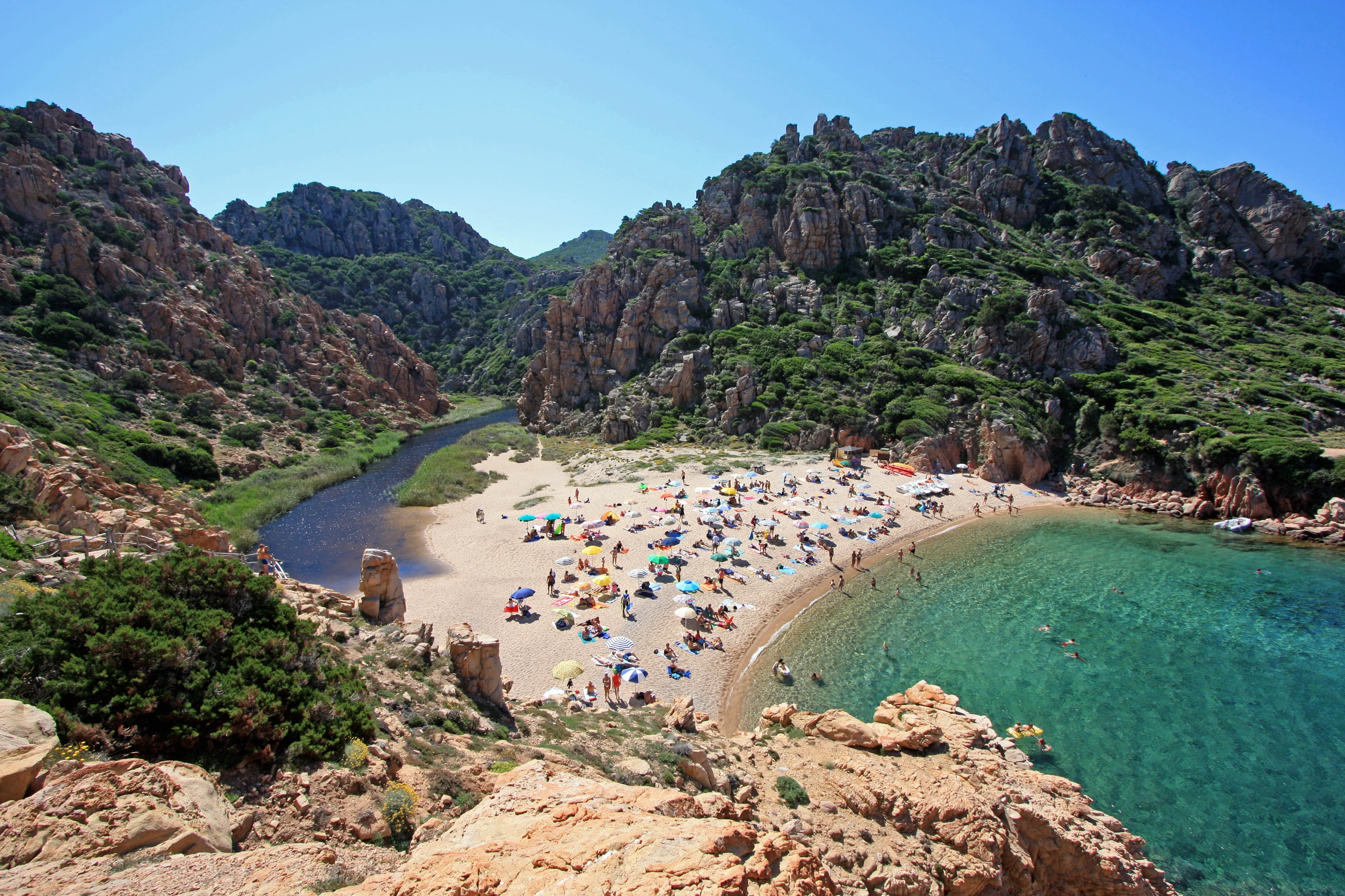 Spiaggia di Li Cossi, Costa Paradiso, Sardinien
