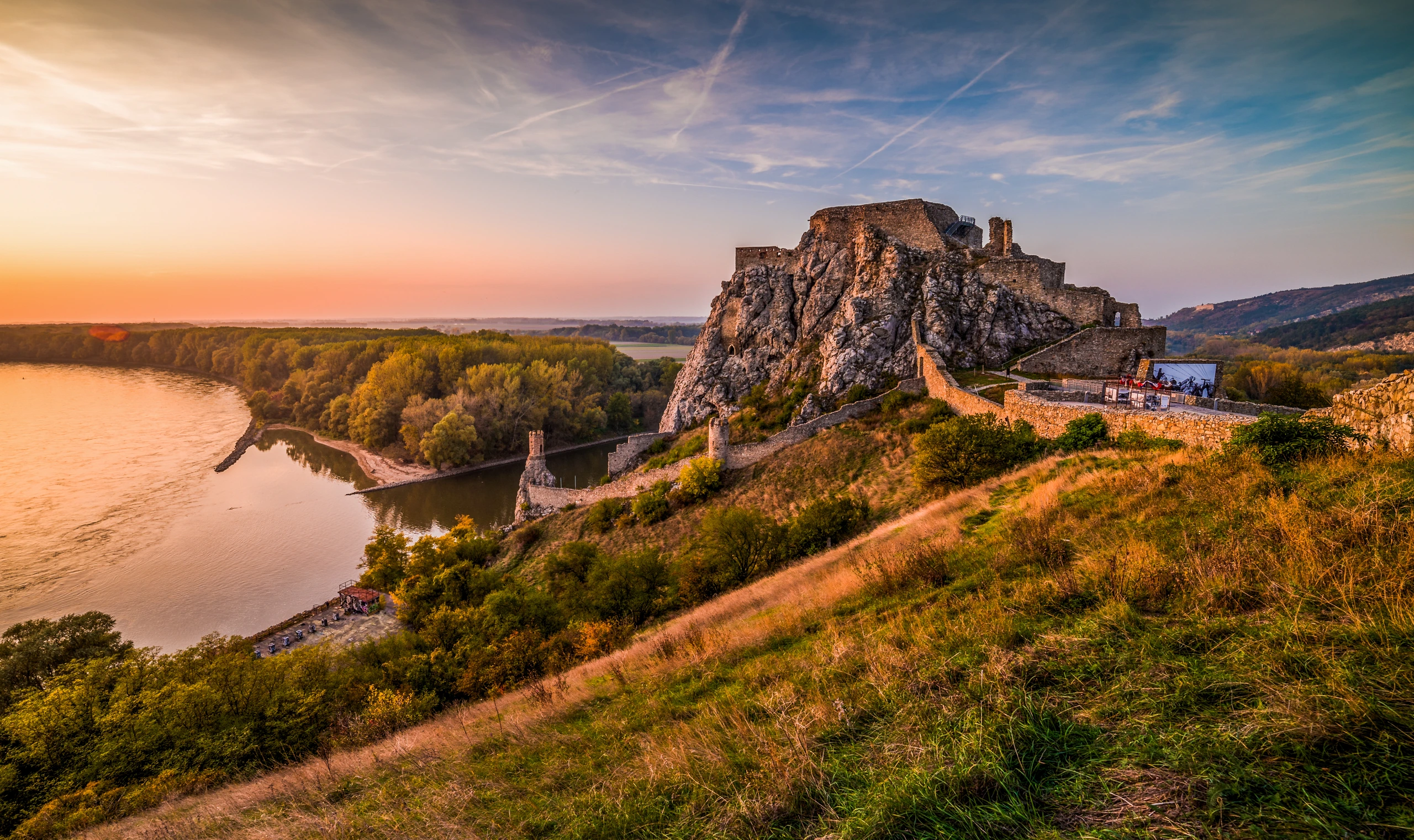 Devin Castle på klippan i Slovakien