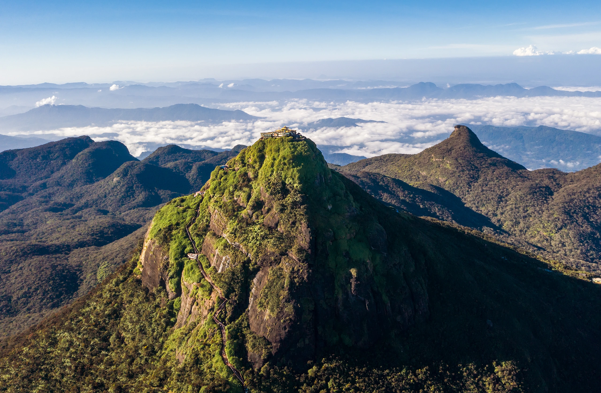 Adam's Peak, heligt berg i Sri Lanka