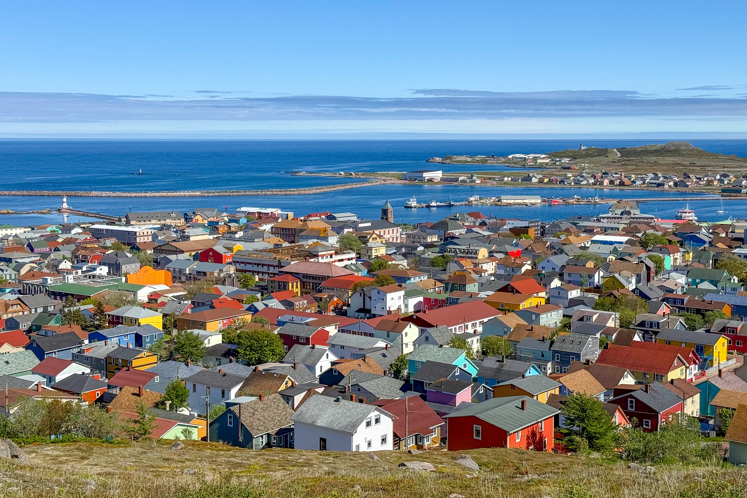 Saint Pierre från Observatoire de l’Anse à Pierre, Saint-Pierre och Miquelon