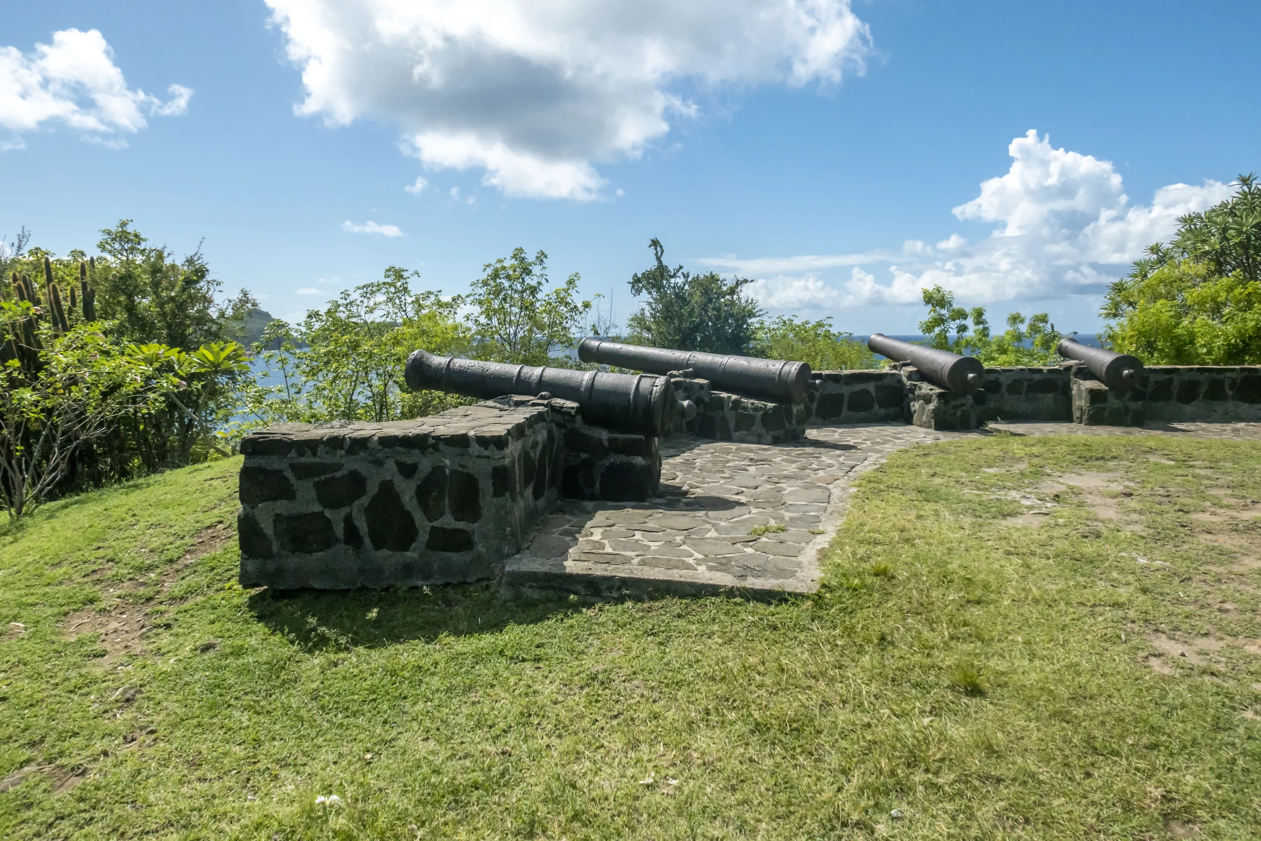 Medeltida kanoner på Fort Hamilton, Bequia, Saint Vincent och Grenadinerna