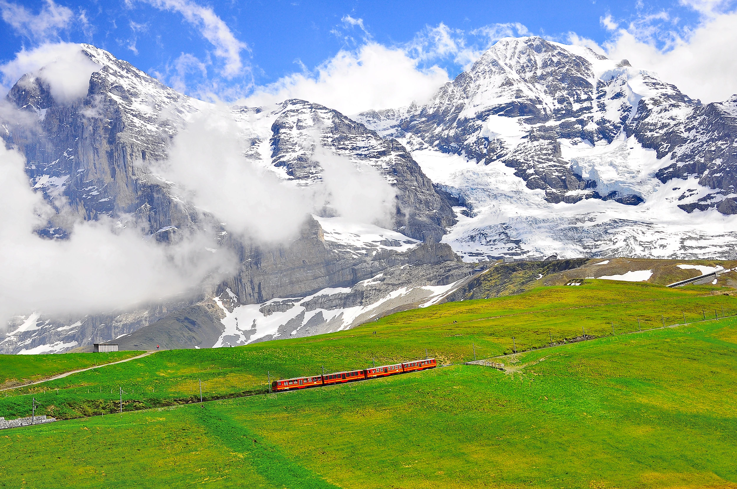 Tåg från Jungfraujoch station, Schweiz
