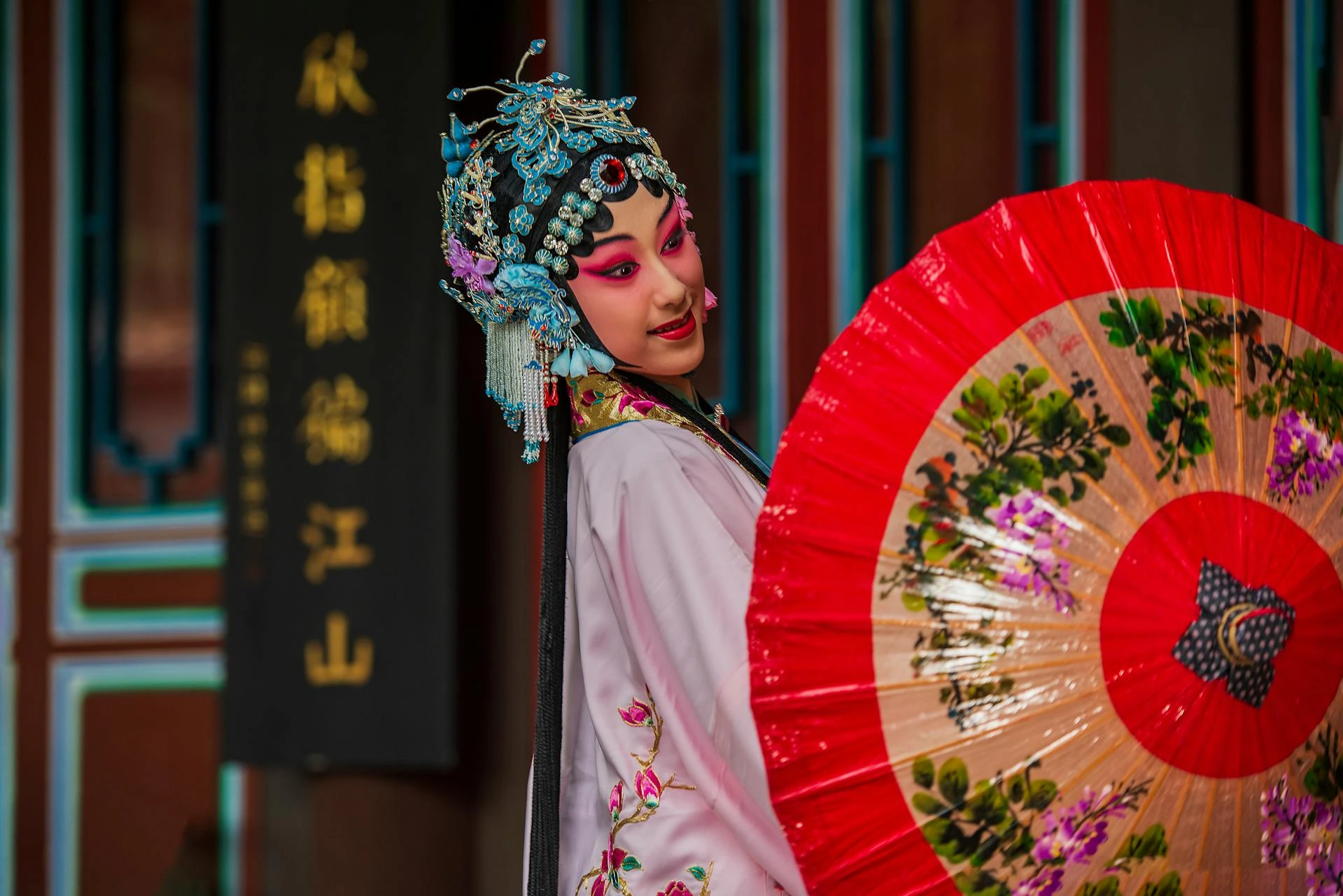 Kvinnlig operaskådespelare i traditionell dräkt, Taiwan