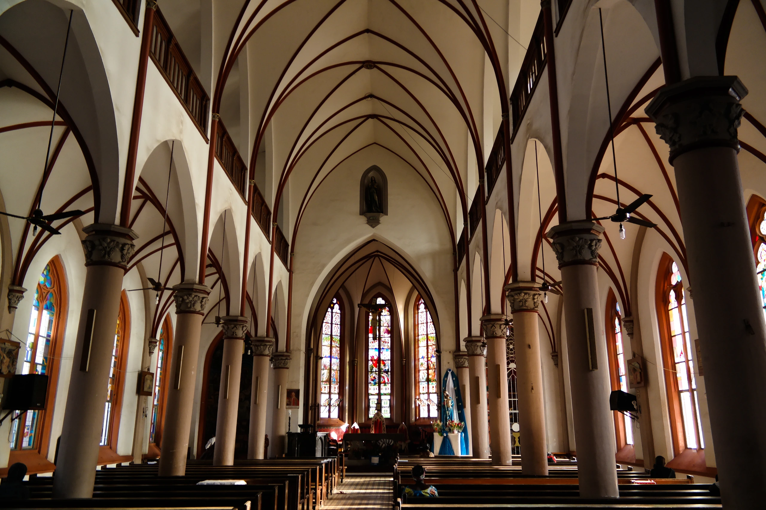 Interiör av Heliga hjärtat av Jesus-katedralen, Lomé, Togo