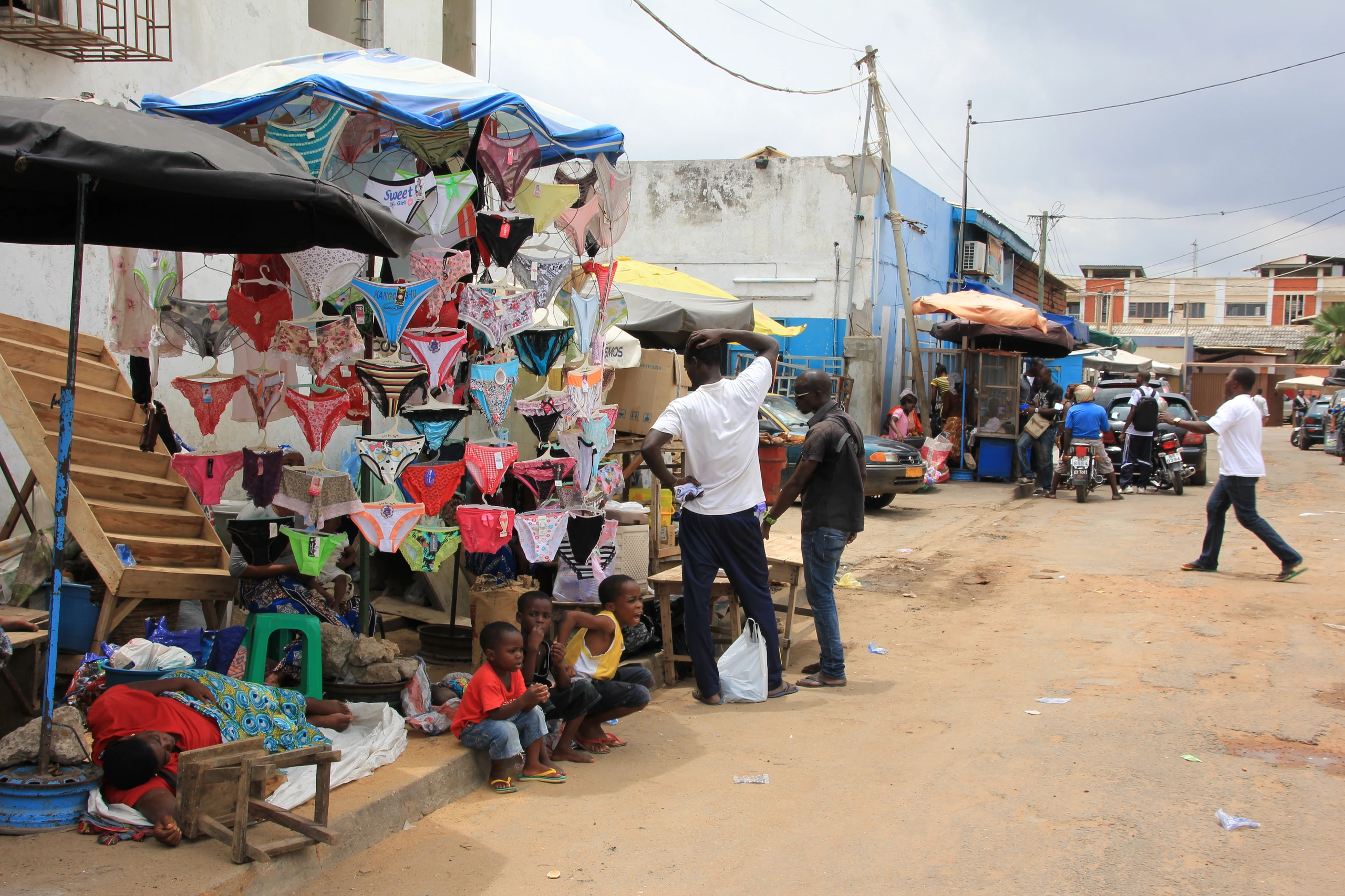 Säljare av underkläder i Lomé, Togo