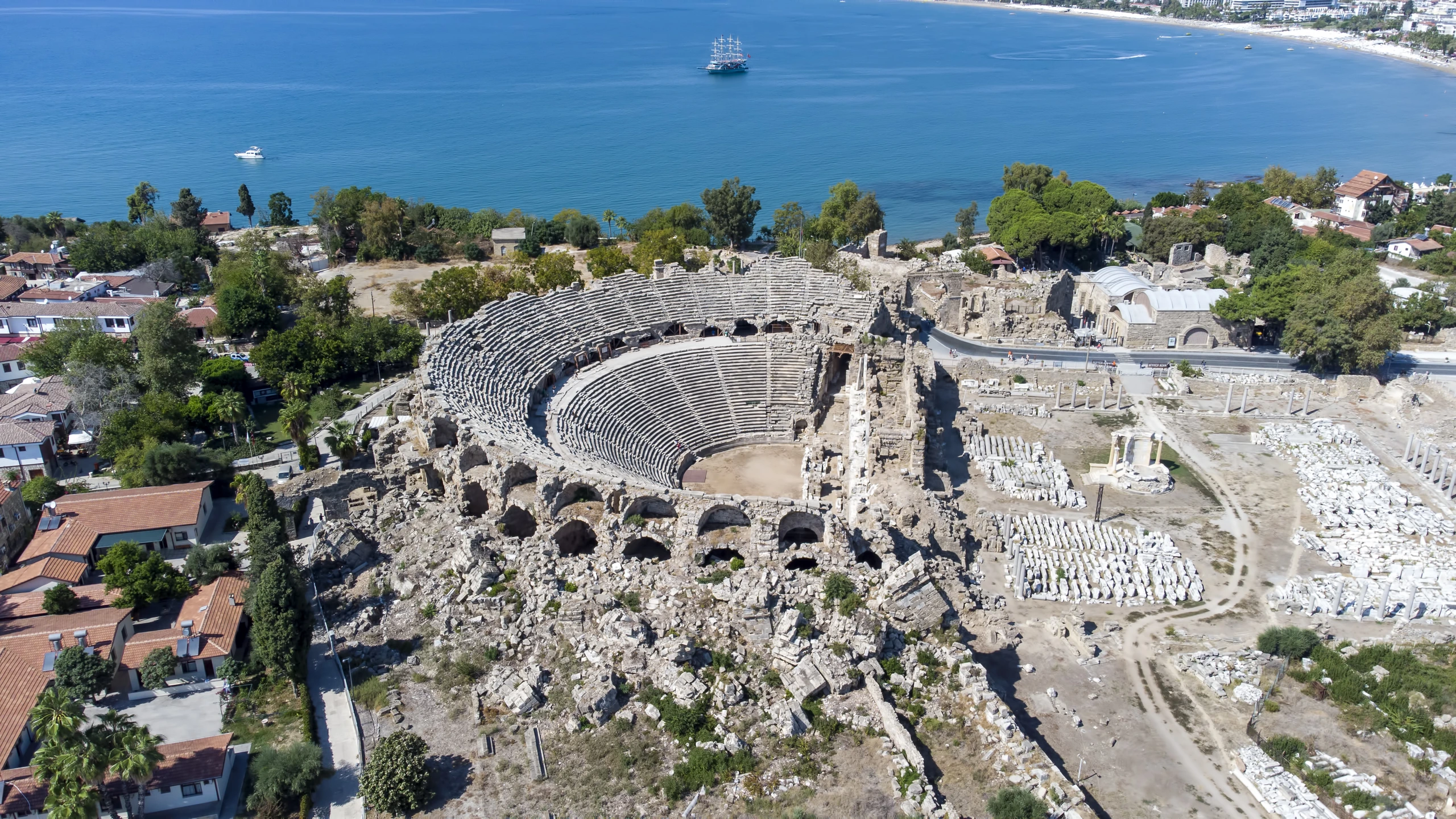 Flygfoto av Aspendos teater, Antalya, Turkiet