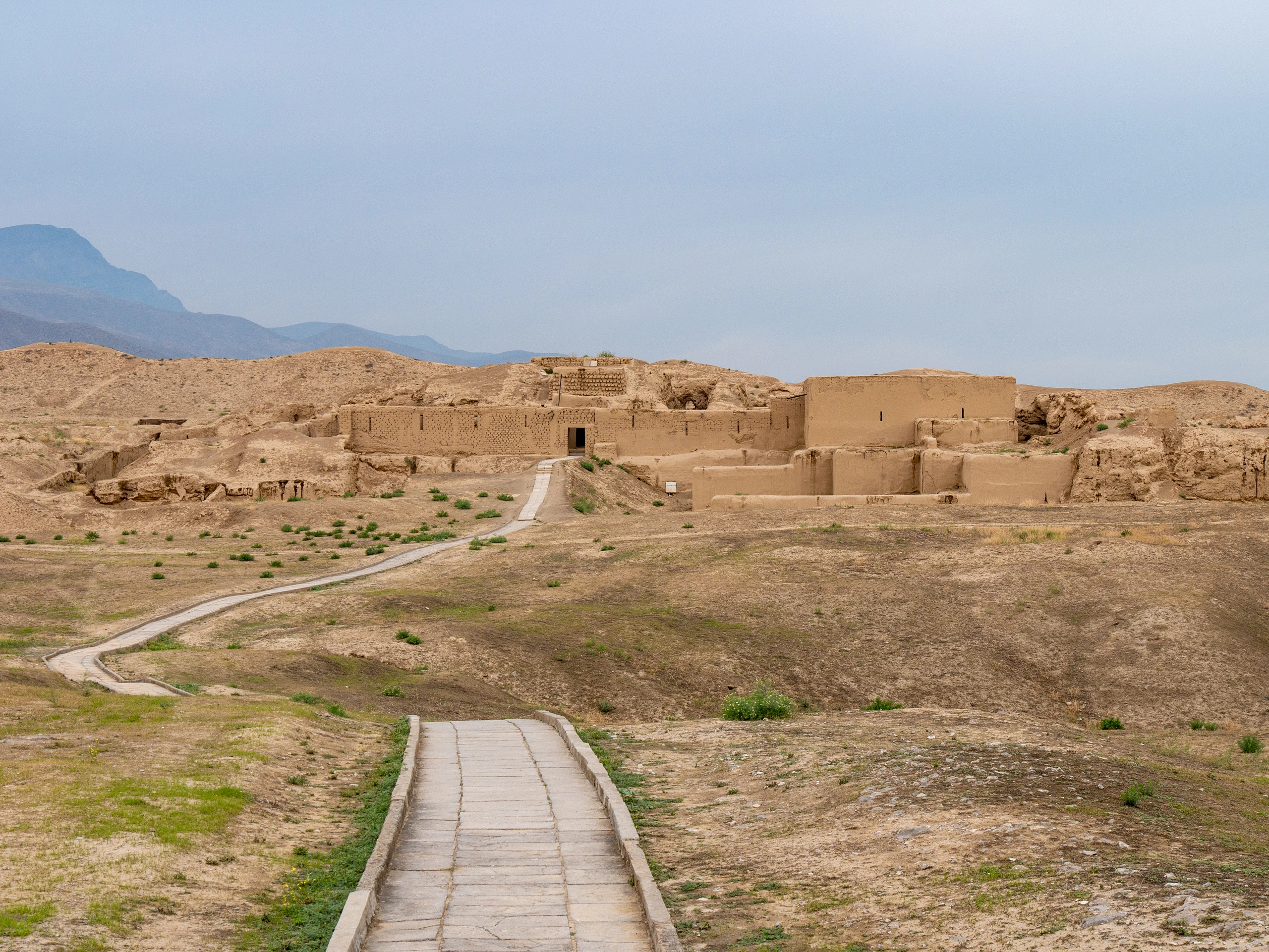Vägen till gamla staden Nisa, Turkmenistan