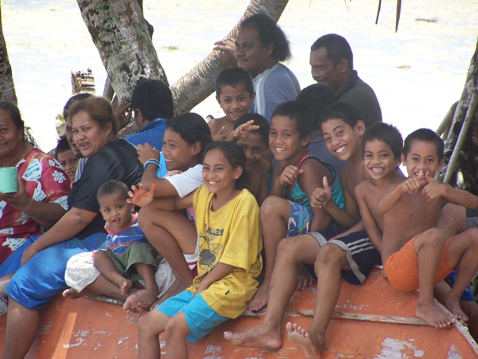 Barn på Niutao Island, Tuvalu