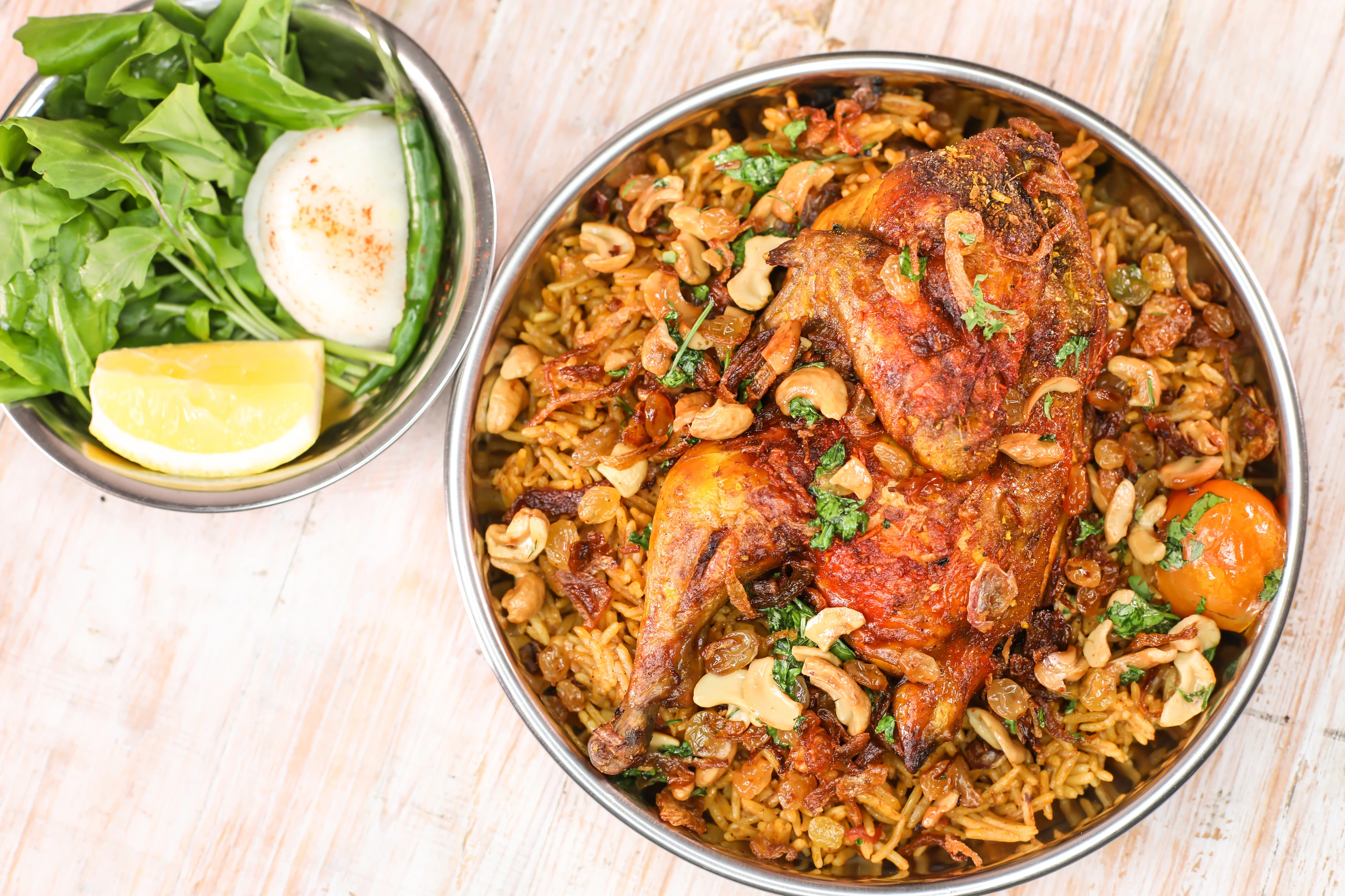 Bukhari Dajaj biryani med kyckling och cashewnötter, Förenade Arabemiraten