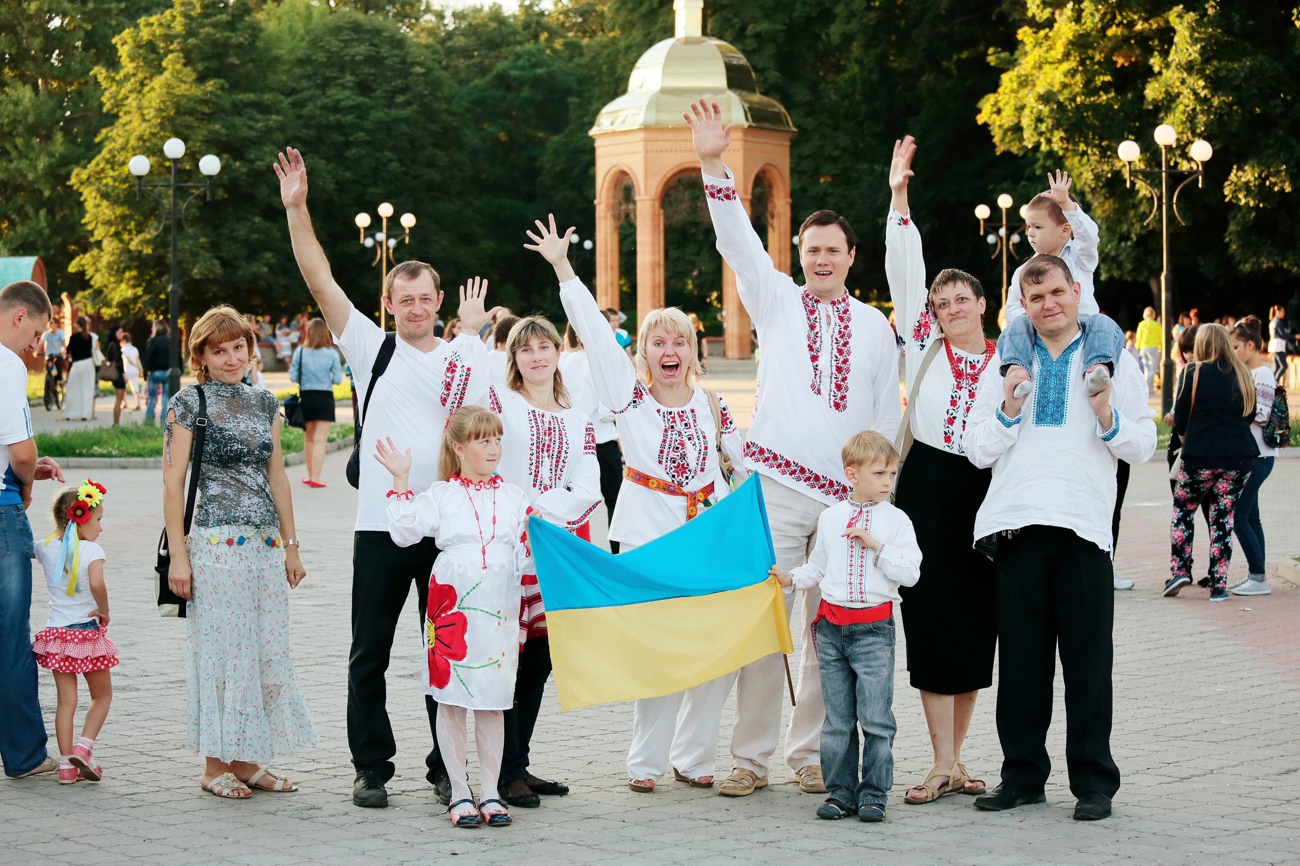 Traditionella ukrainska kläder på Ungdomsdagen, Ukraina
