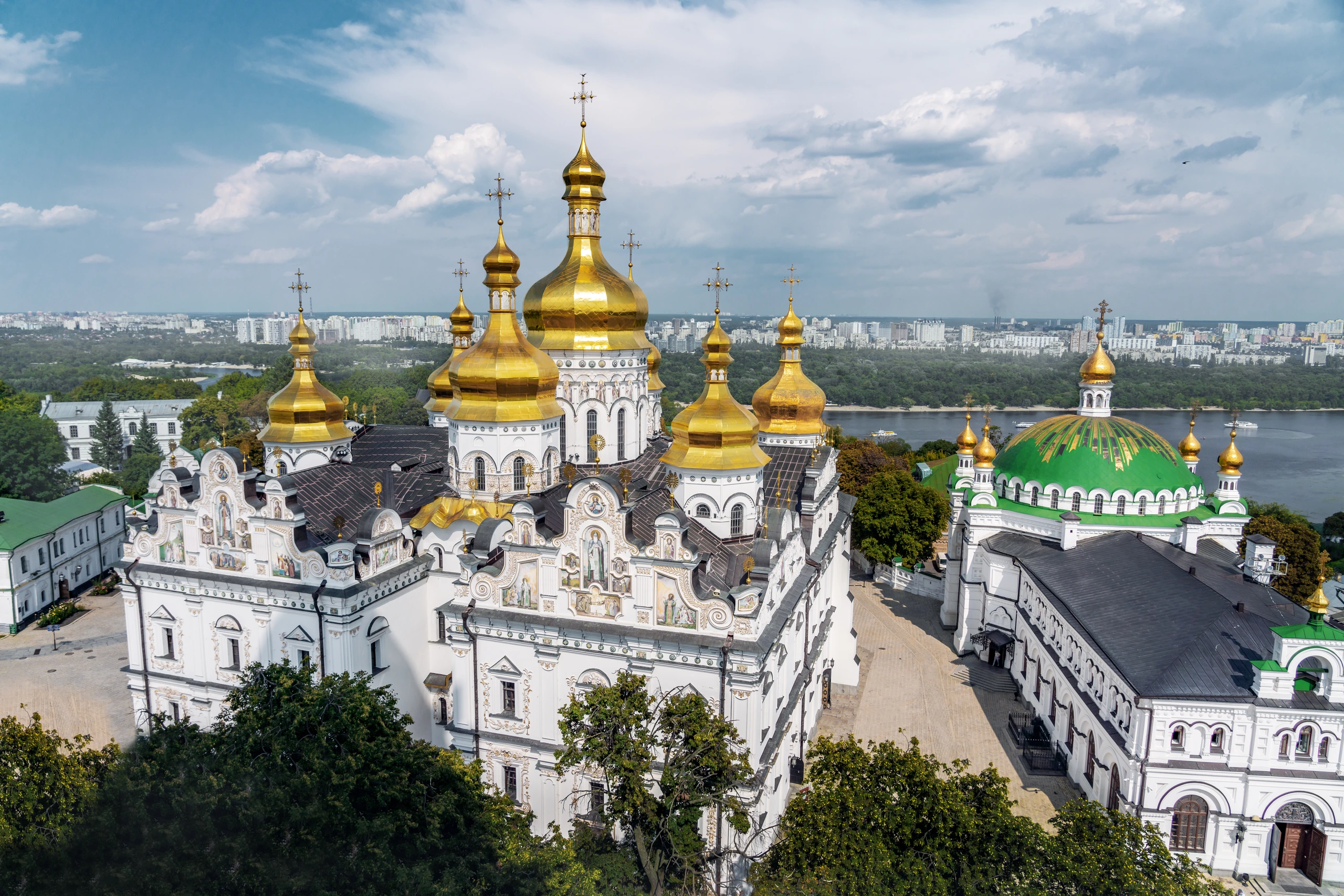 Flygfoto över Pechersk Lavra och Dormition Cathedral, Ukraina