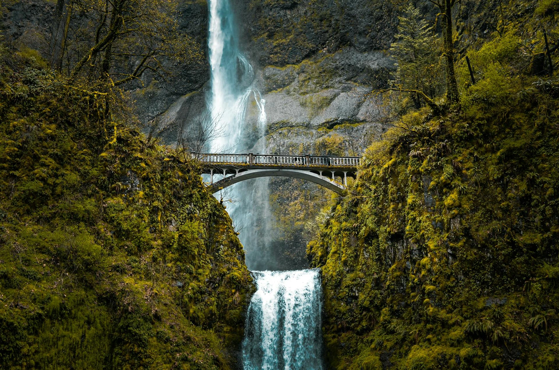 Multnomah Falls i Rocky Mountains, USA
