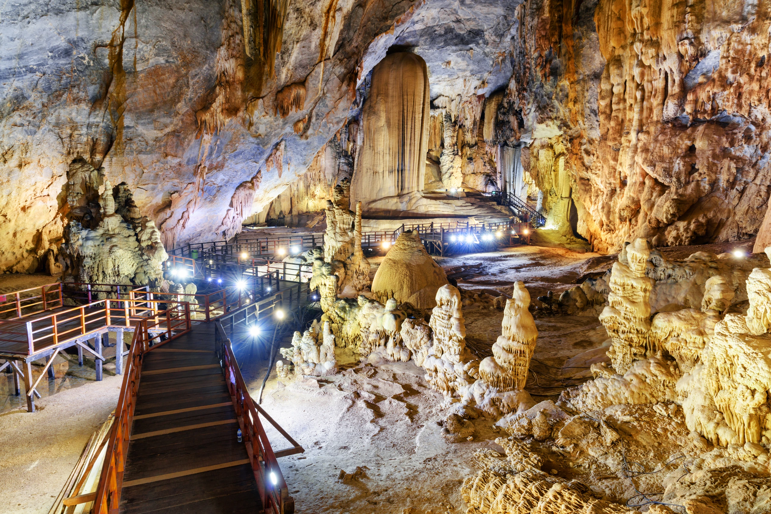 Giant chamber i Paradise Cave, Vietnam