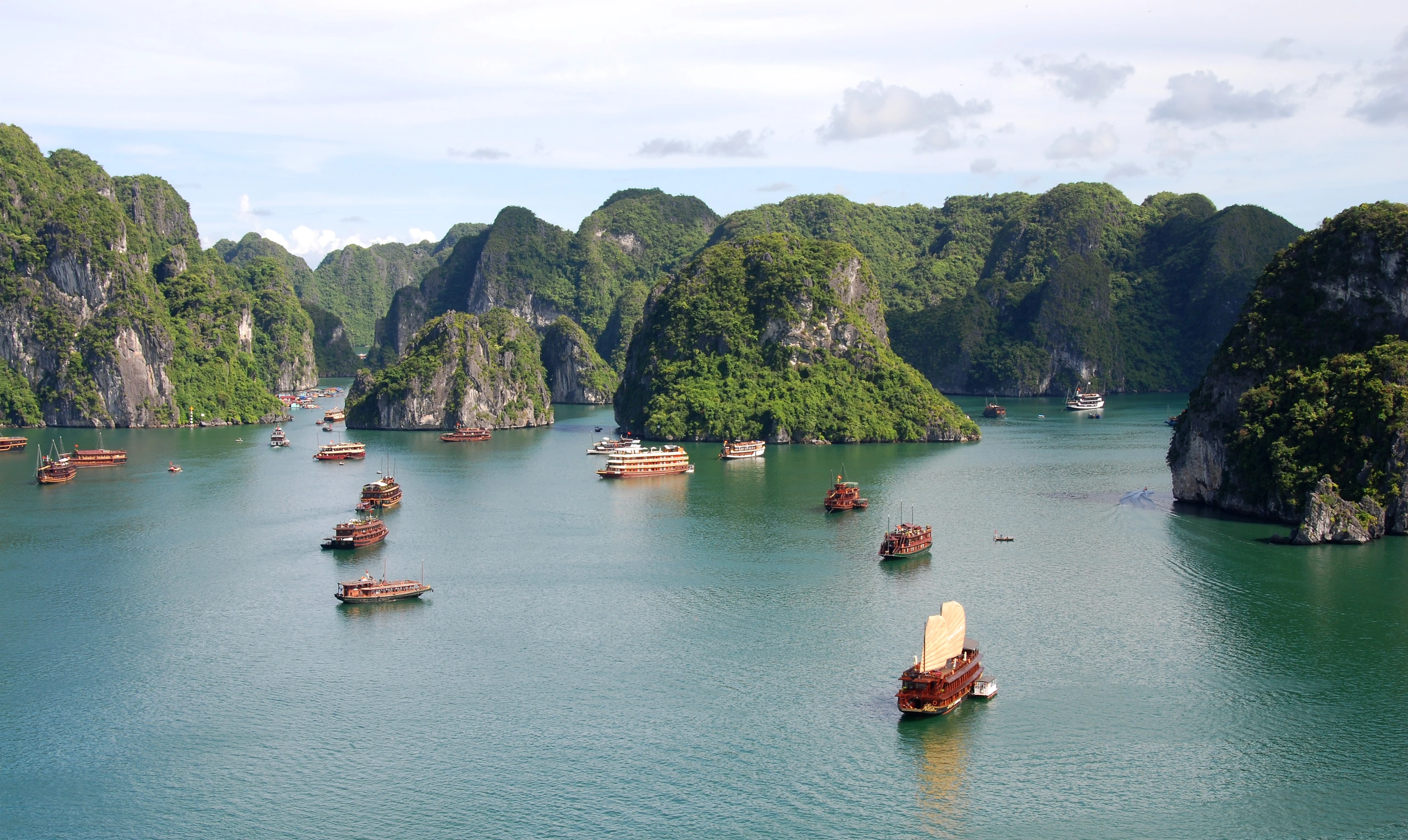 Kryssningsbåtar i Halong Bay, Vietnam