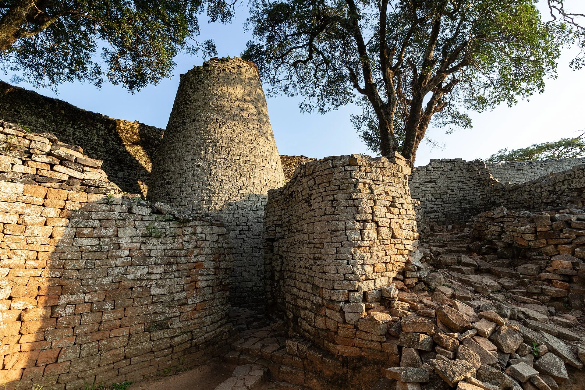 Konisk torn i Great Enclosure, Zimbabwe